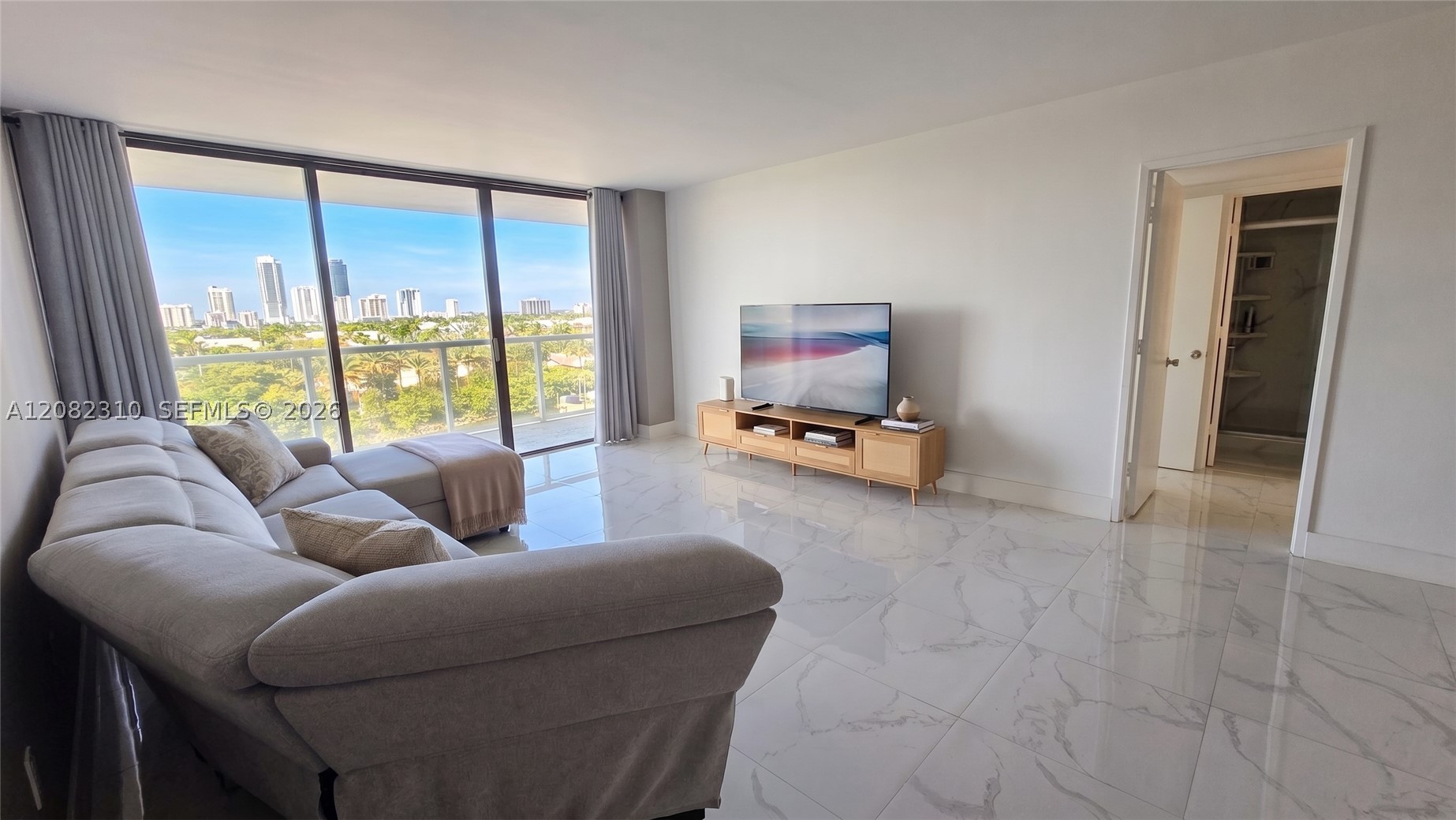 3701 N Country Club Dr #701, Aventura FL 33180