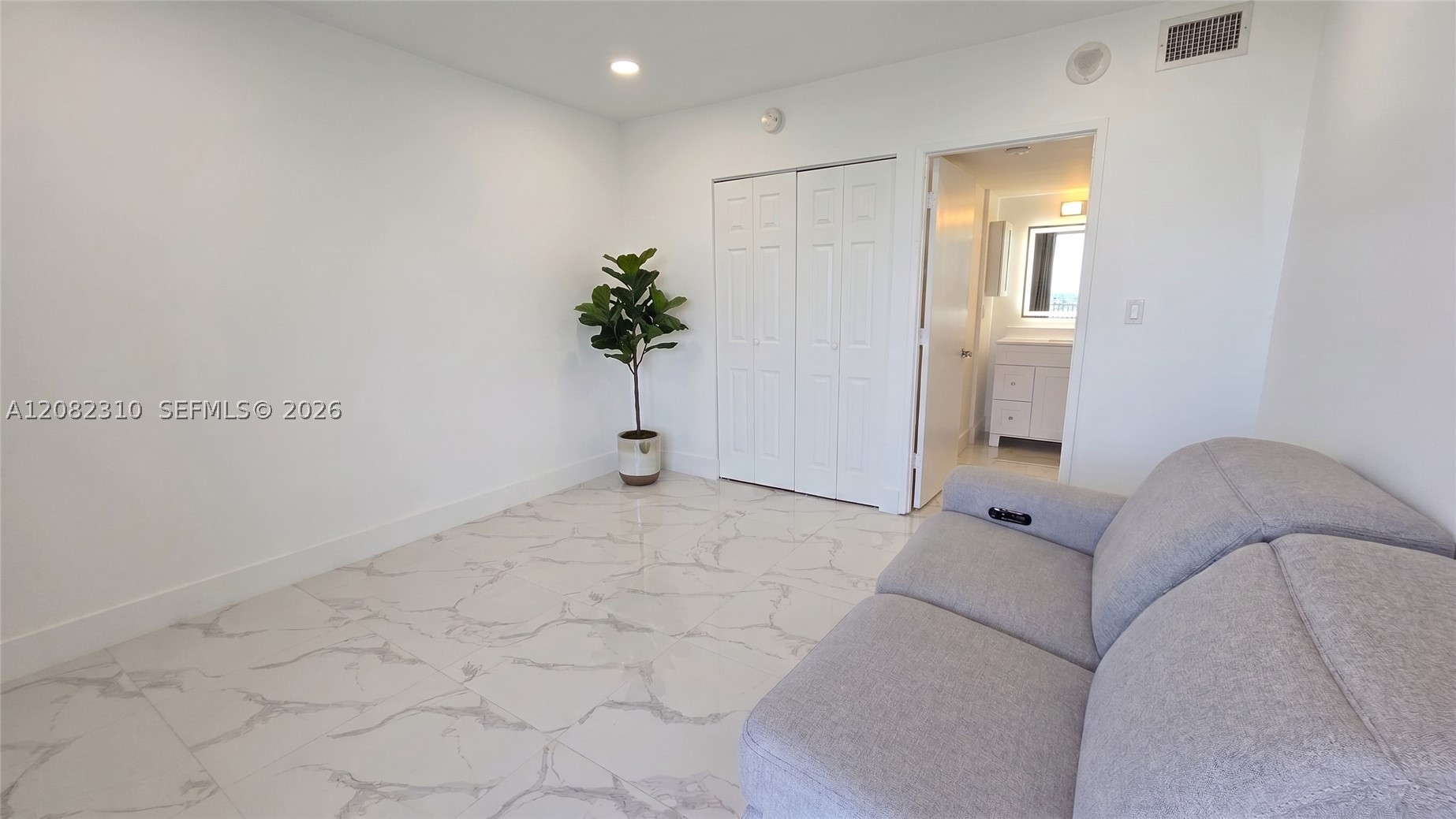 3701 N Country Club Dr #701, Aventura FL 33180