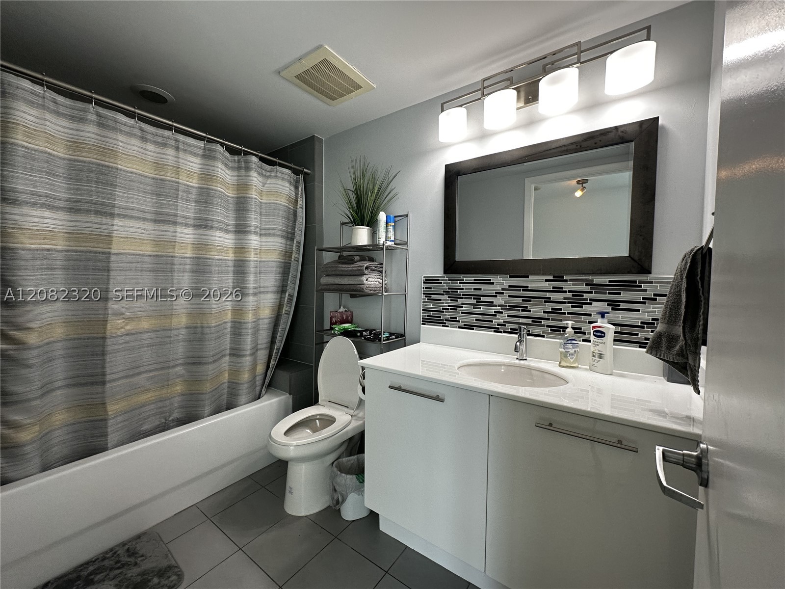 92 SW 3rd St #3501, Miami FL 33130