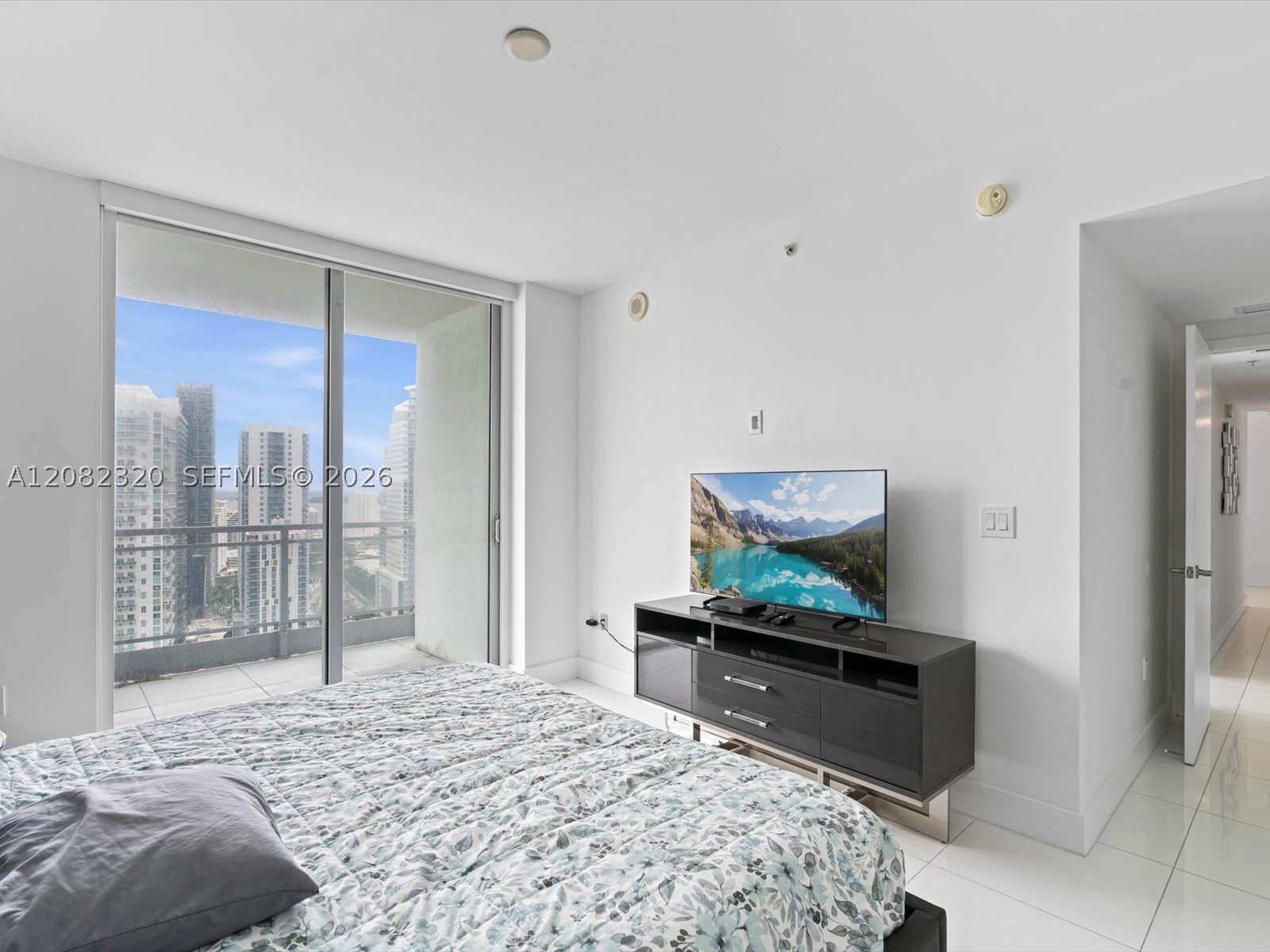 92 SW 3rd St #3501, Miami FL 33130