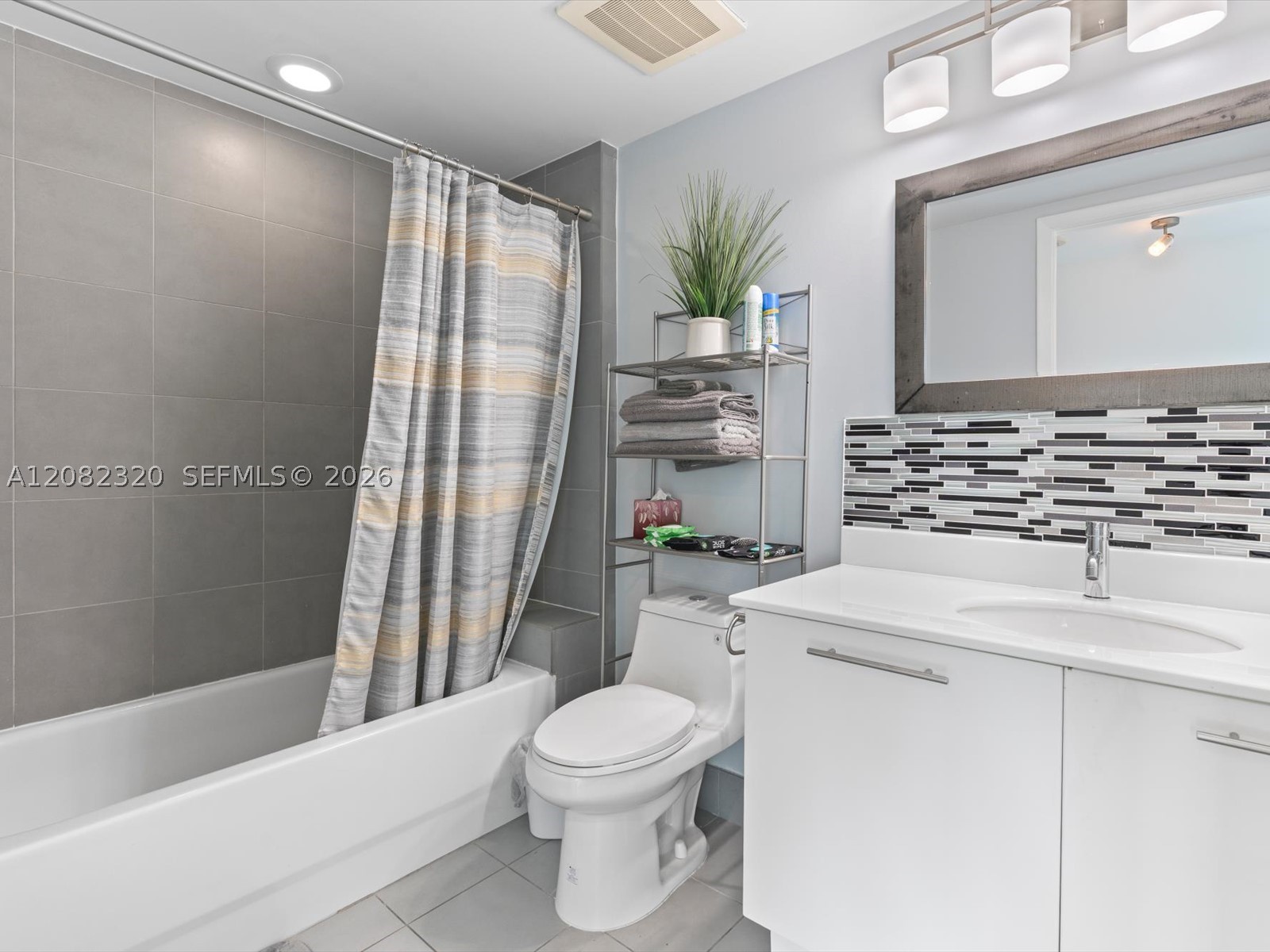 92 SW 3rd St #3501, Miami FL 33130