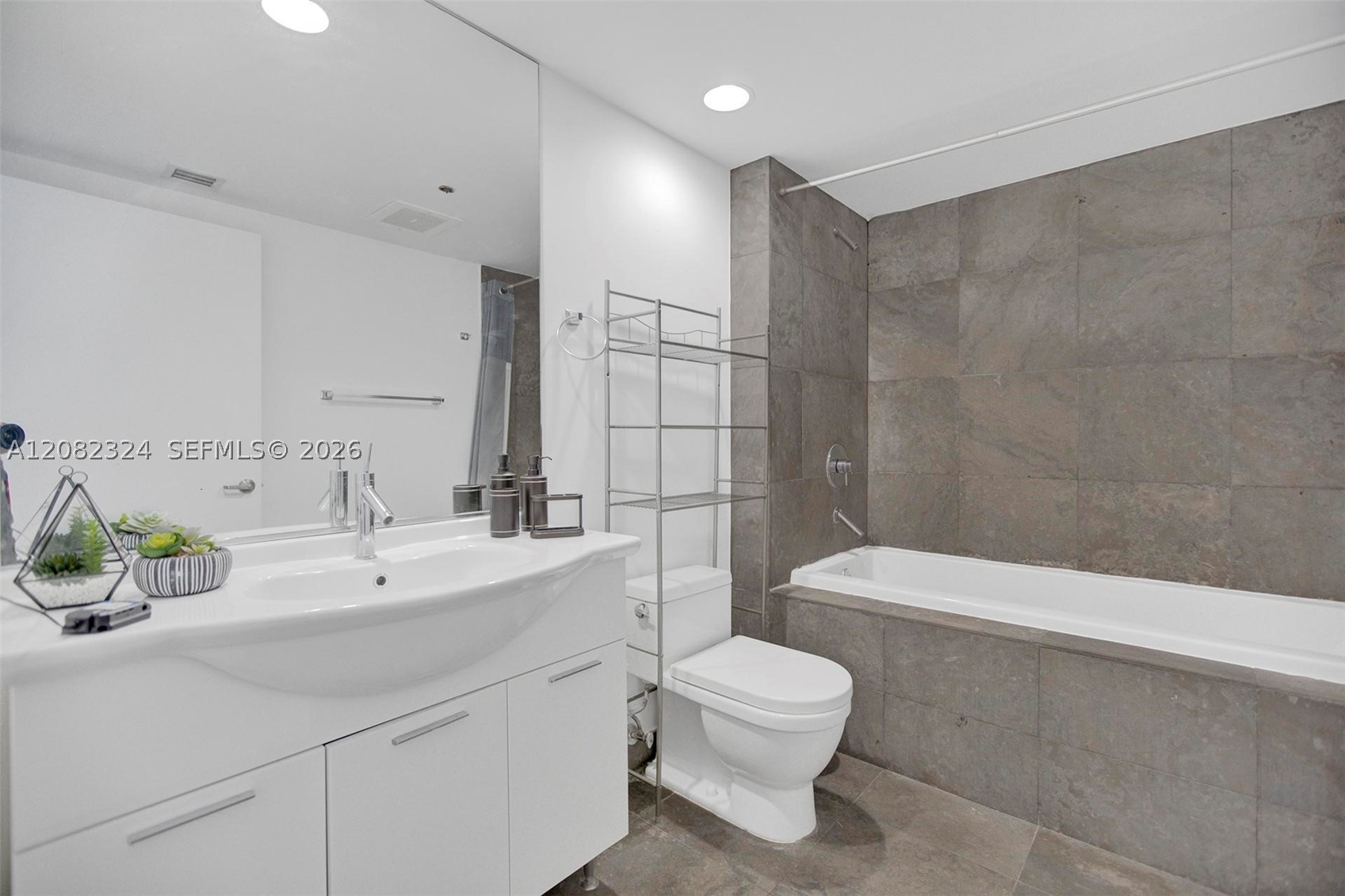 475 Brickell Ave #5010, Miami FL 33131