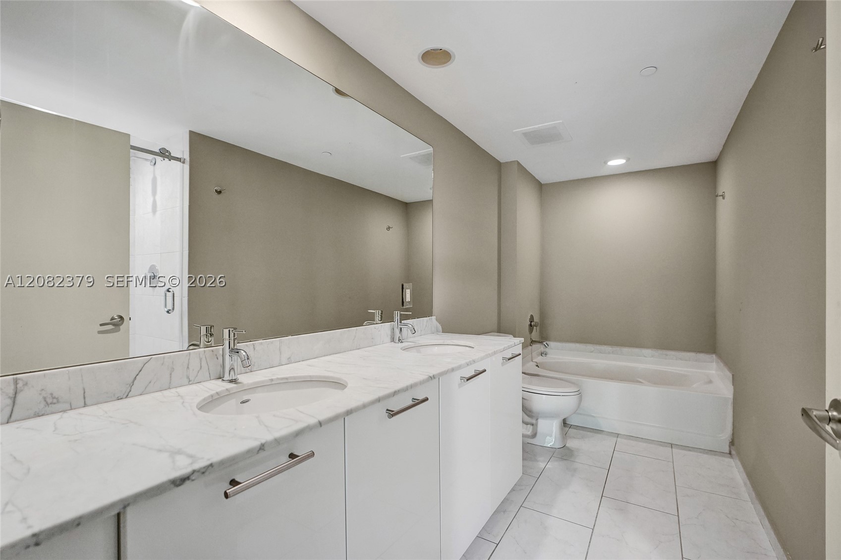 951 Brickell Ave #1106, Miami FL 33131
