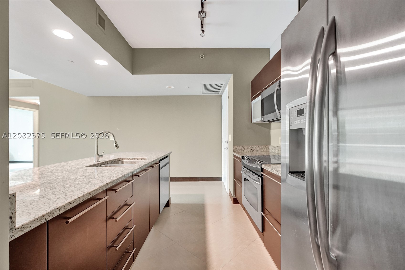 951 Brickell Ave #1106, Miami FL 33131