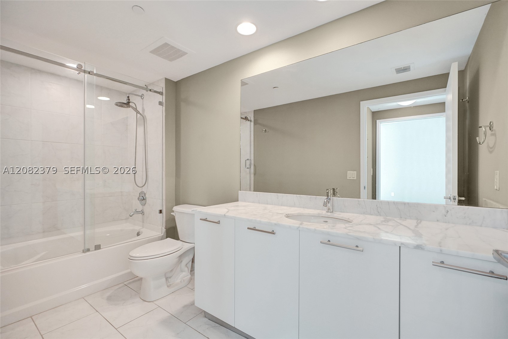 951 Brickell Ave #1106, Miami FL 33131