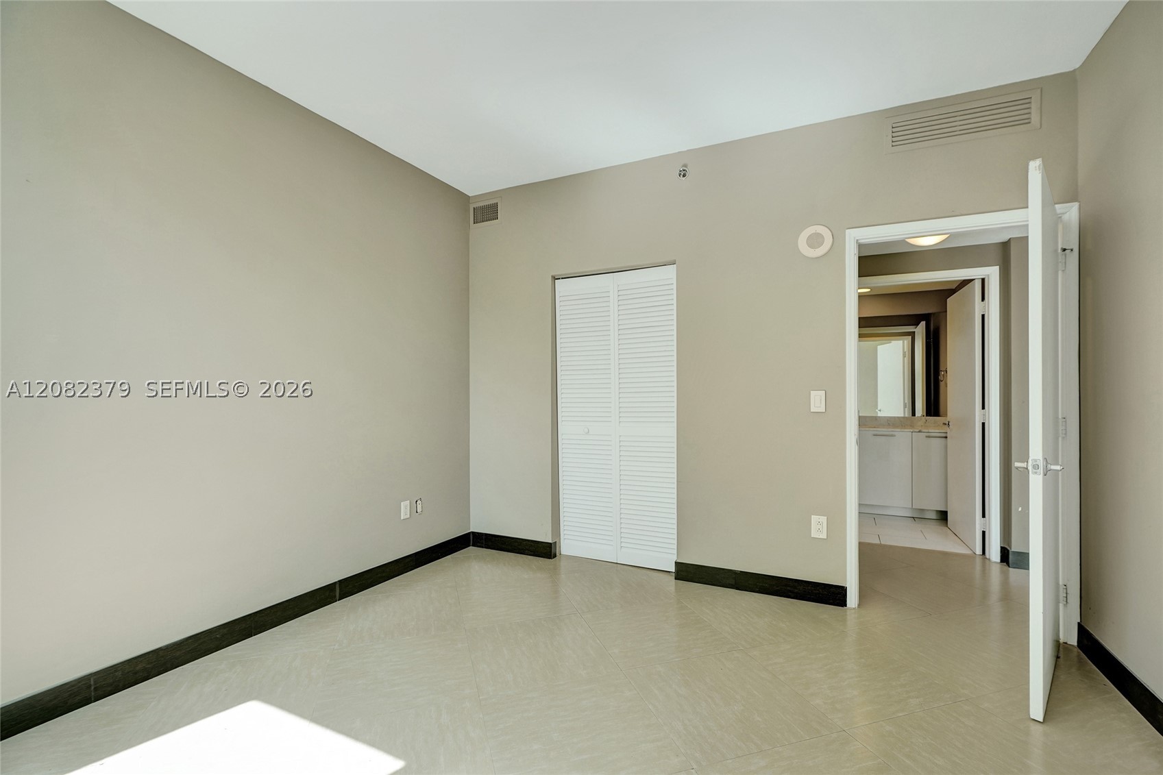 951 Brickell Ave #1106, Miami FL 33131