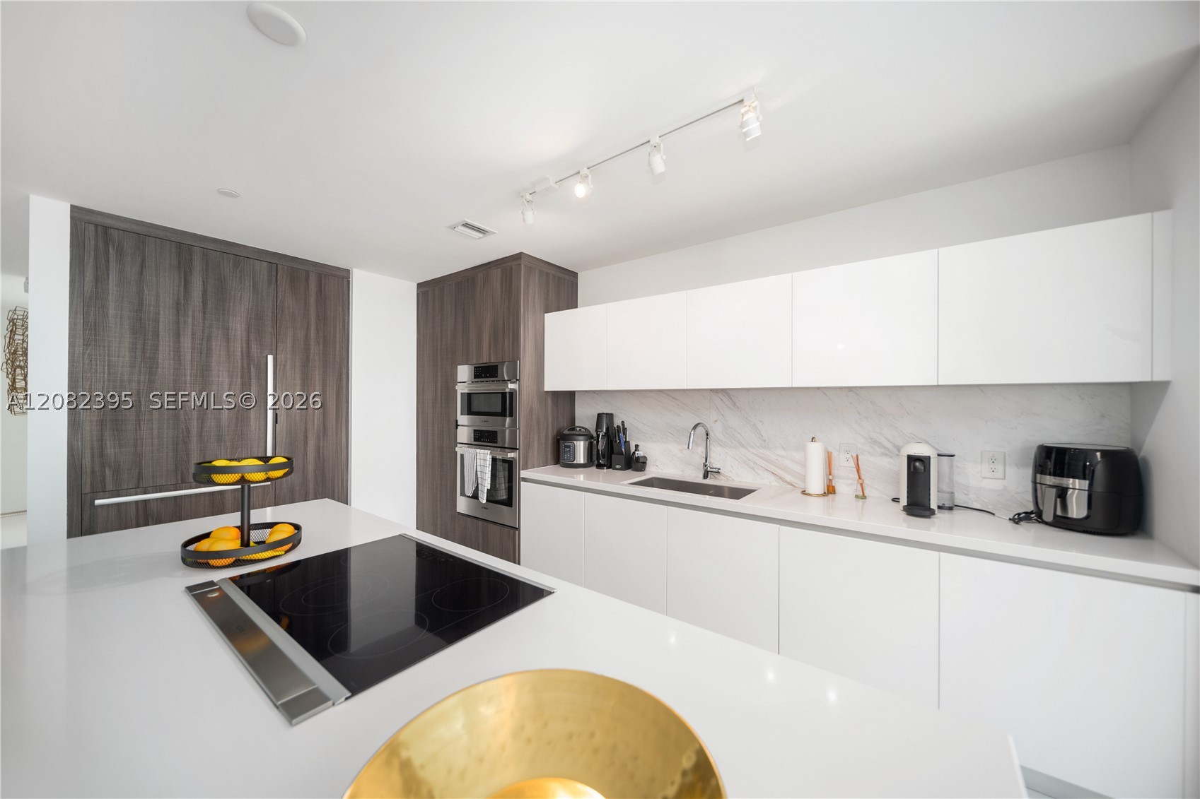 851 NE 1st Ave #2011, Miami FL 33132