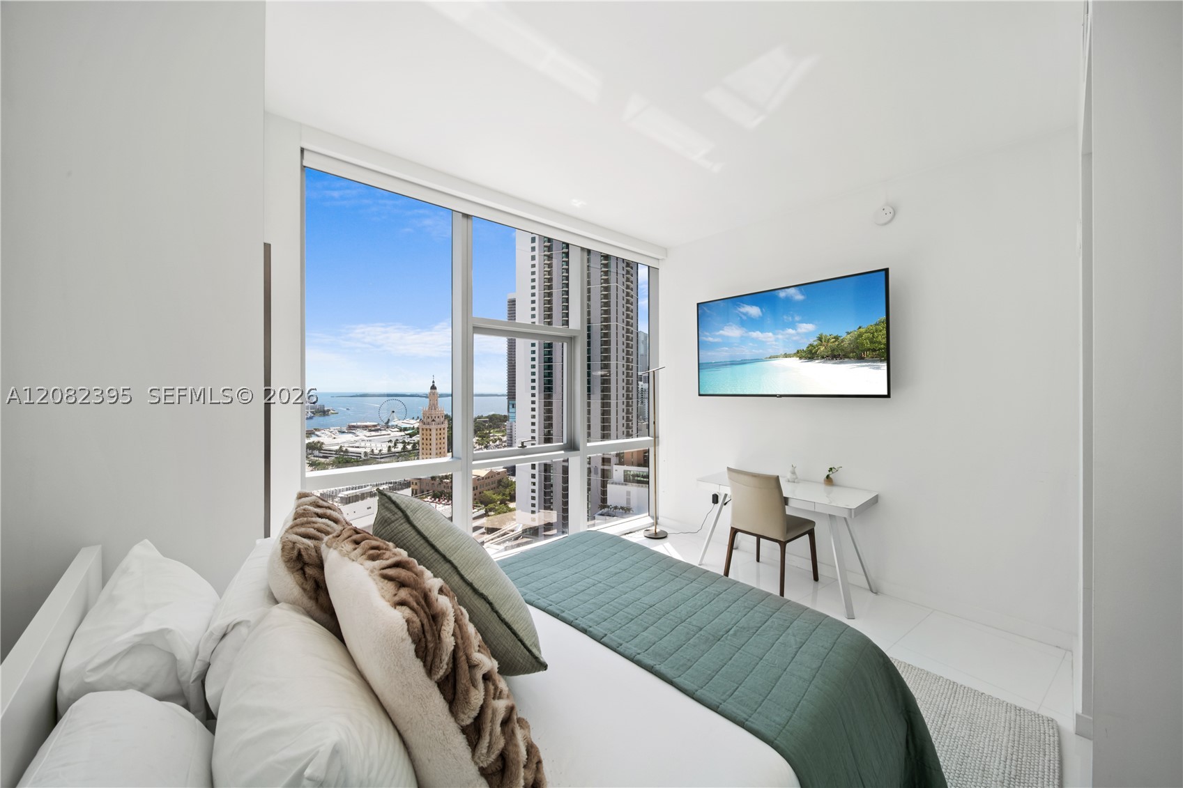 851 NE 1st Ave #2011, Miami FL 33132