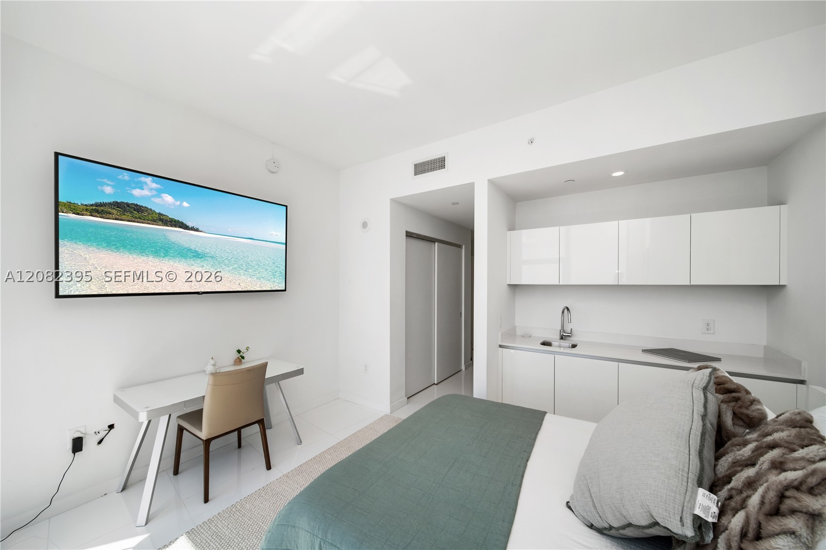 851 NE 1st Ave #2011, Miami FL 33132
