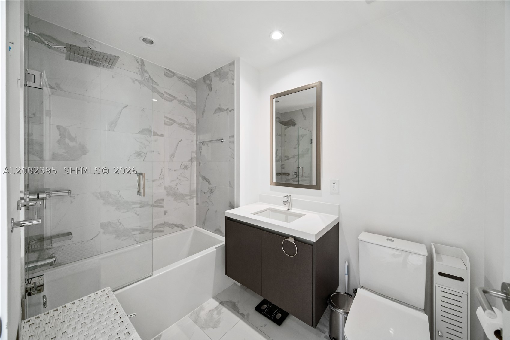 851 NE 1st Ave #2011, Miami FL 33132
