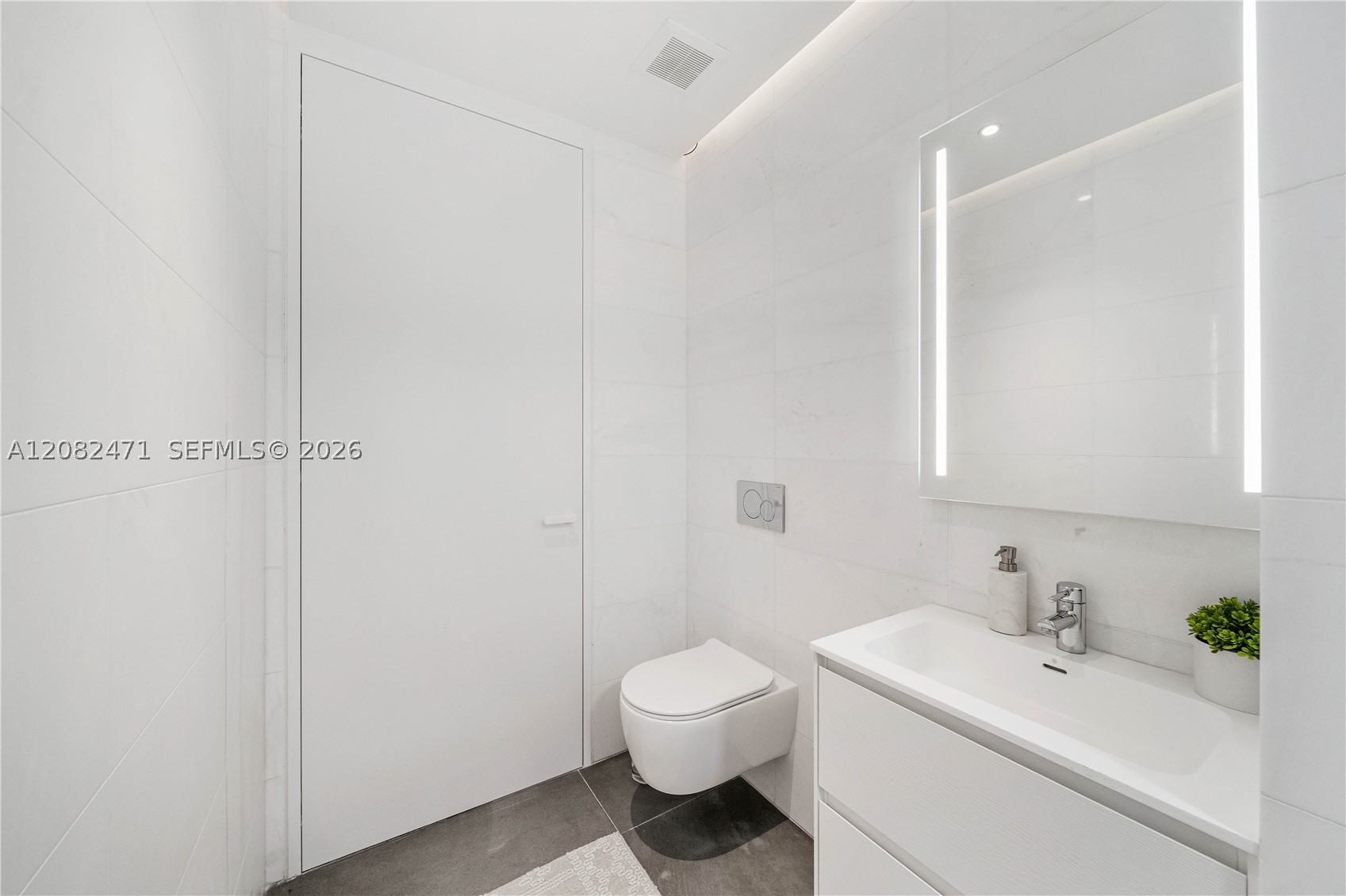 2000 S Ocean Dr #31B, Hallandale Beach FL 33009