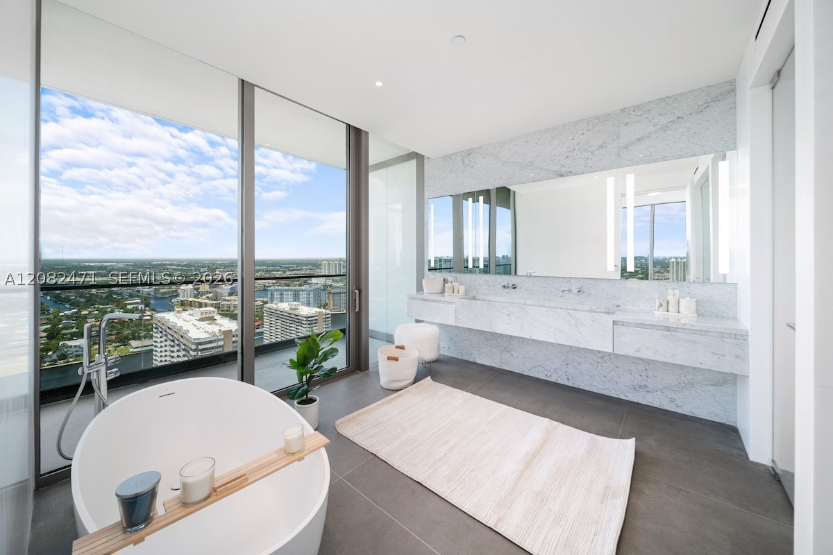 2000 S Ocean Dr #31B, Hallandale Beach FL 33009