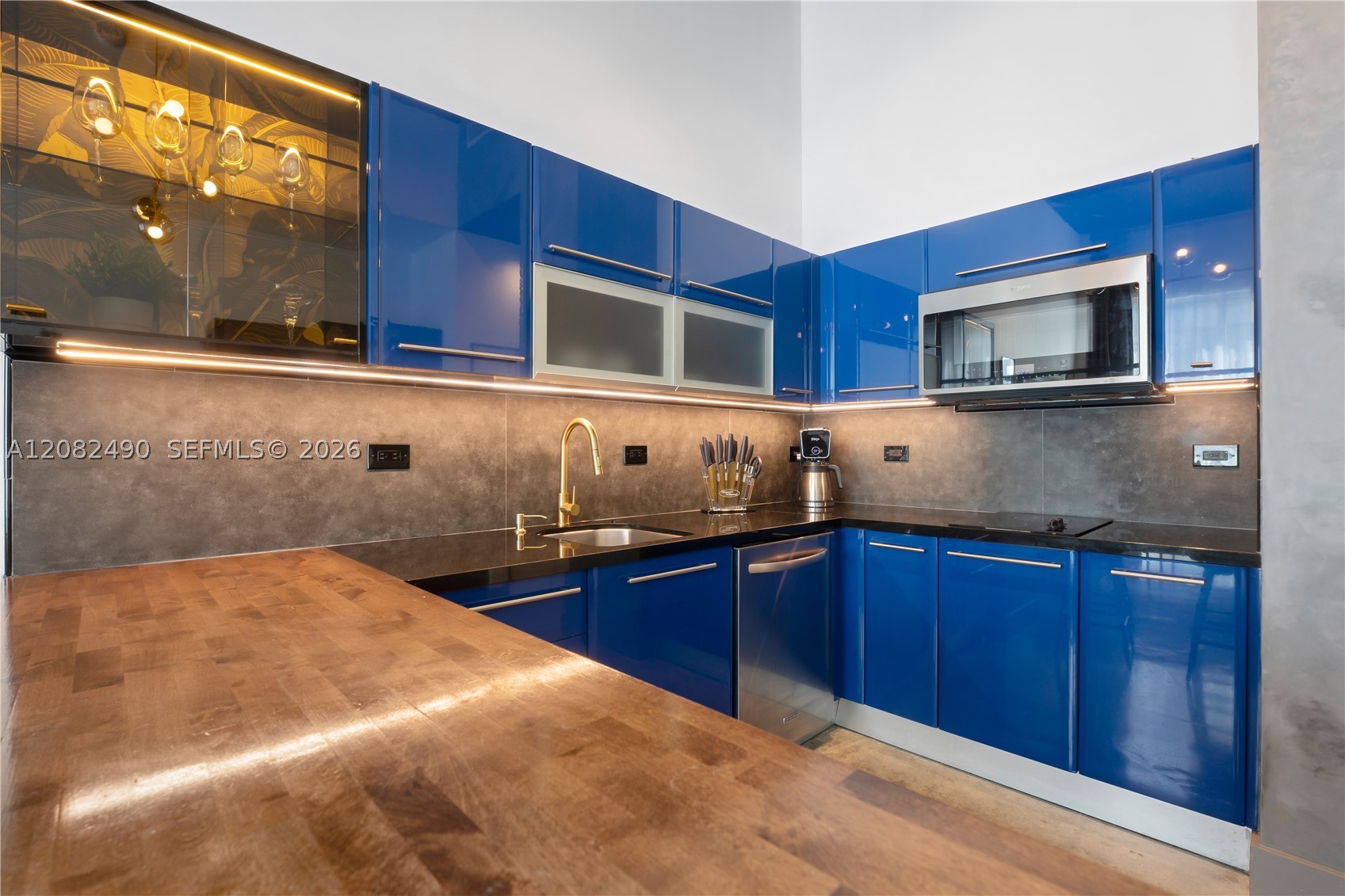 253 NE 2nd St #314, Miami FL 33132