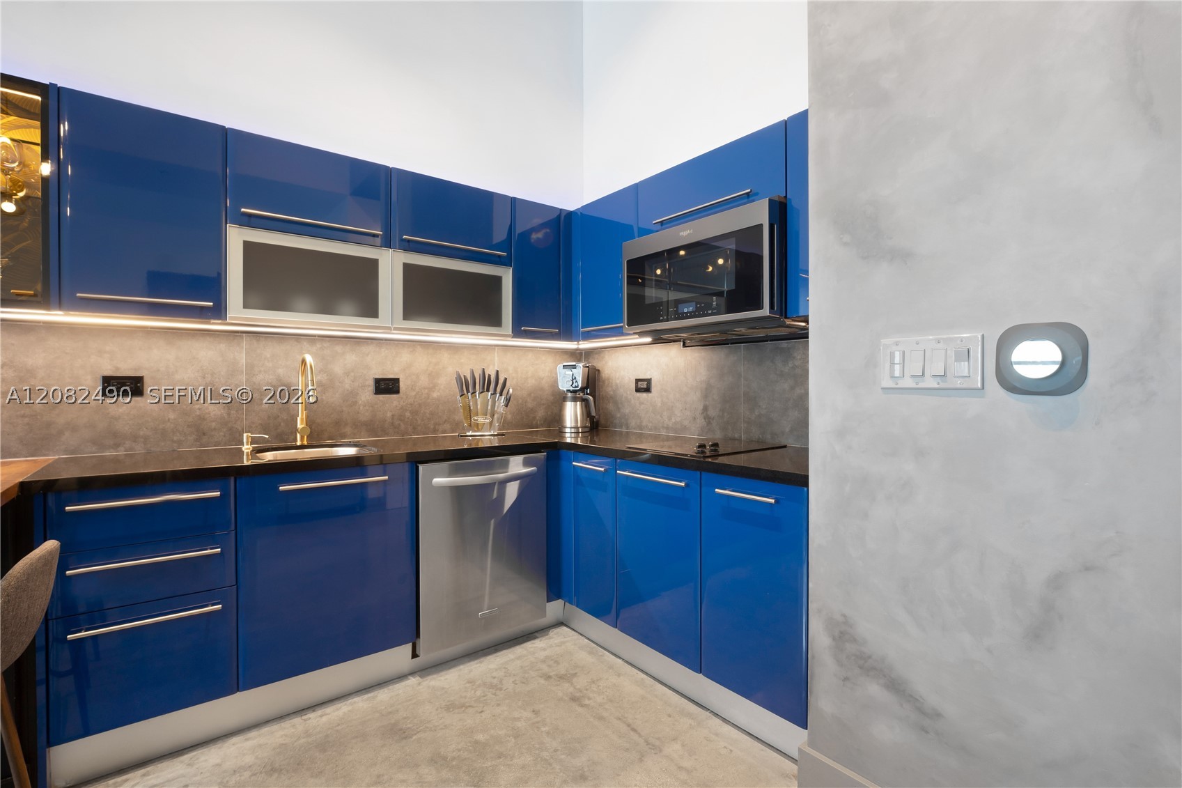 253 NE 2nd St #314, Miami FL 33132