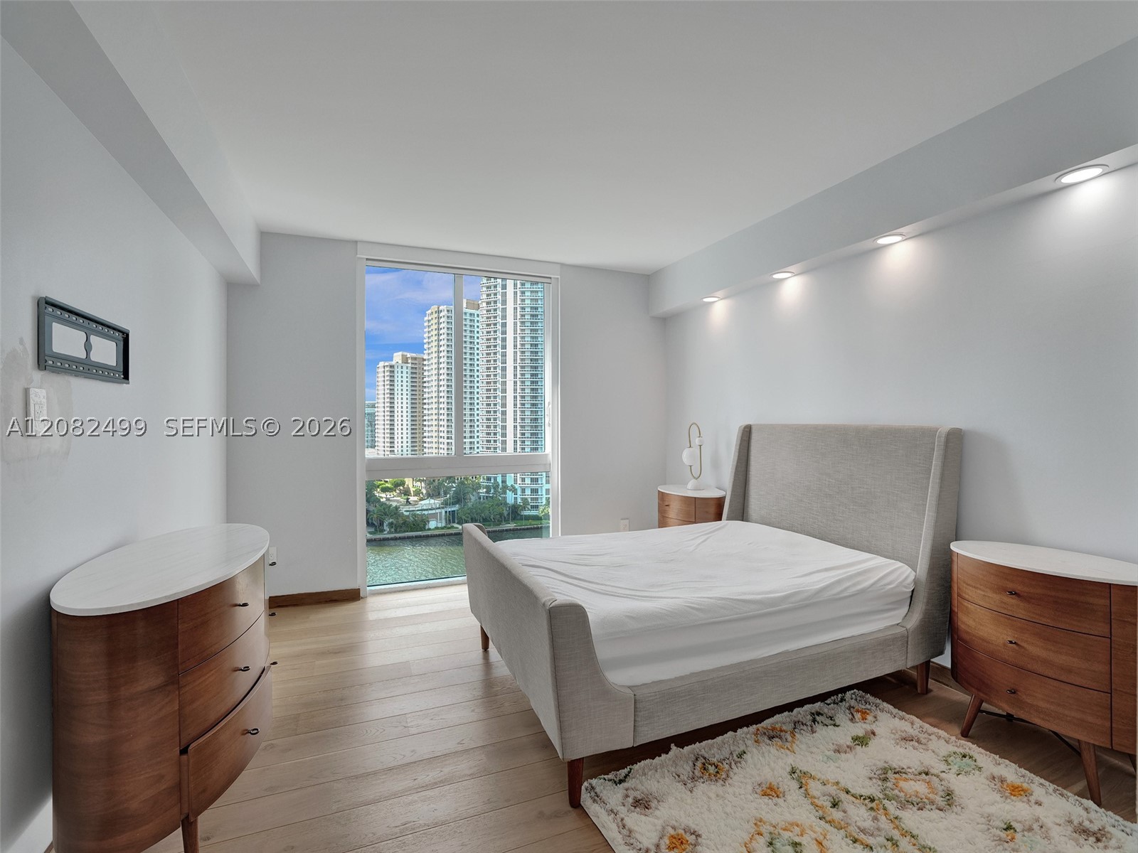 325 S Biscayne Blvd #1423, Miami FL 33131
