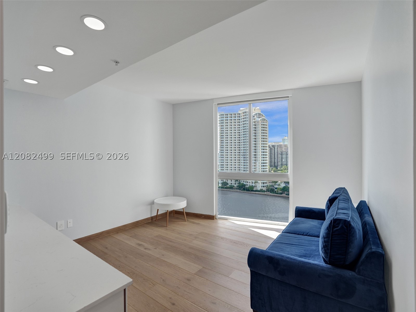 325 S Biscayne Blvd #1423, Miami FL 33131