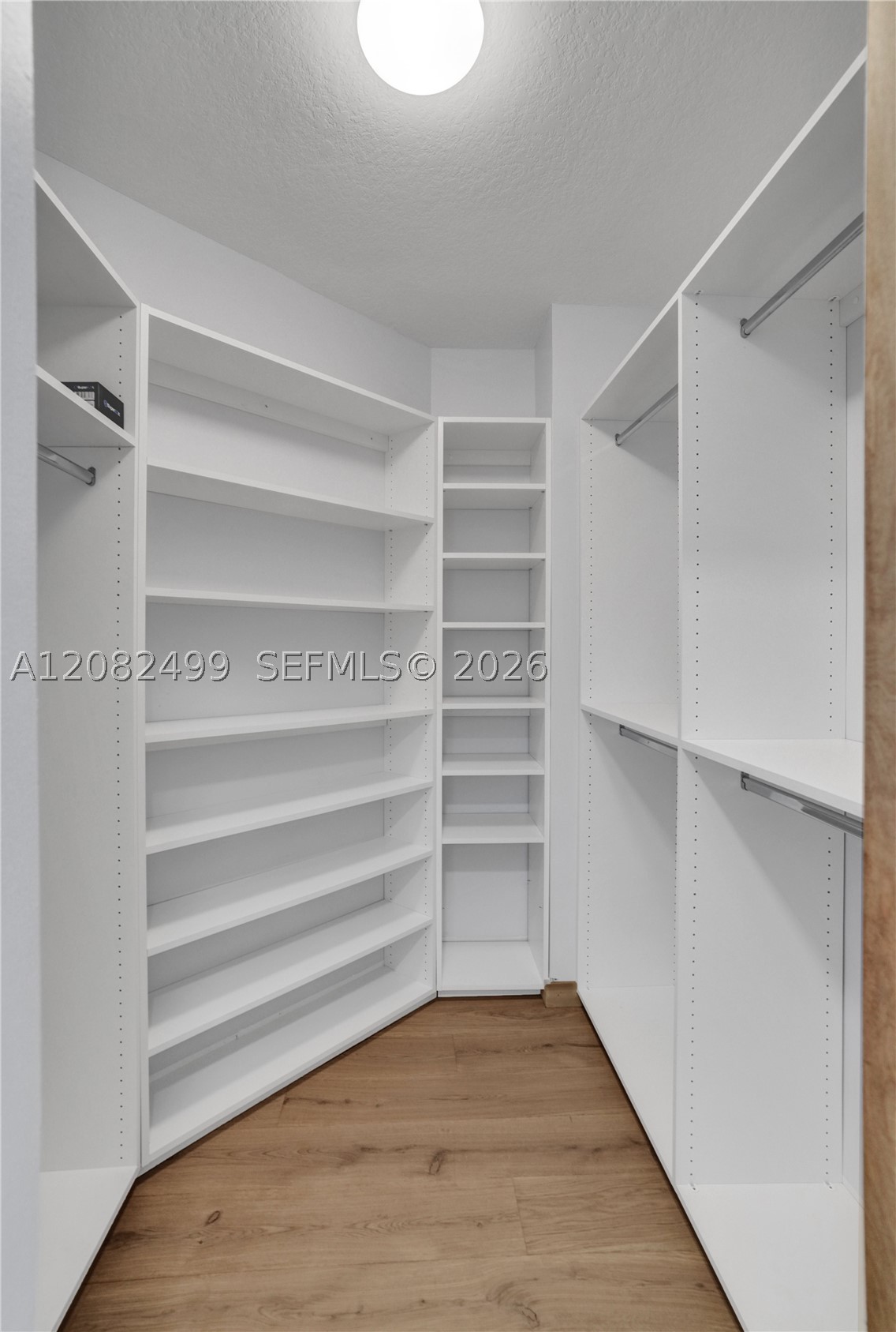 325 S Biscayne Blvd #1423, Miami FL 33131