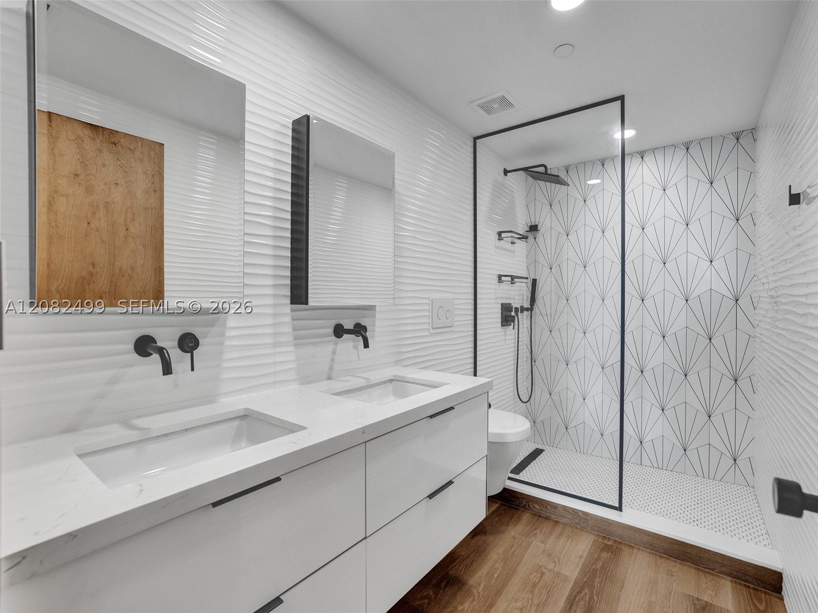 325 S Biscayne Blvd #1423, Miami FL 33131