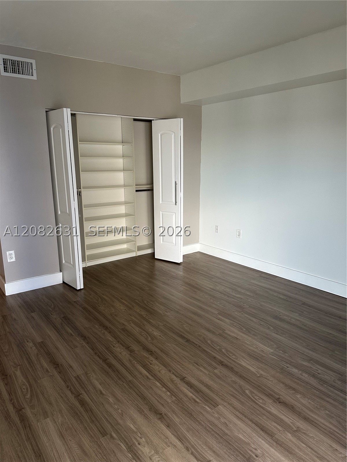5091 NW 7th St #811, Miami FL 33126