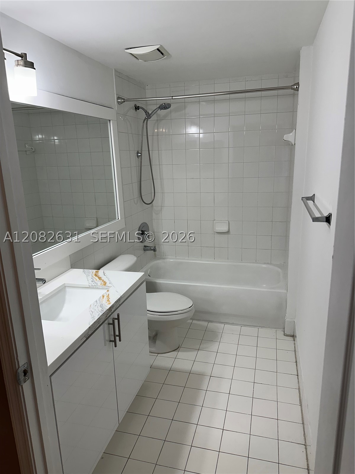 5091 NW 7th St #811, Miami FL 33126