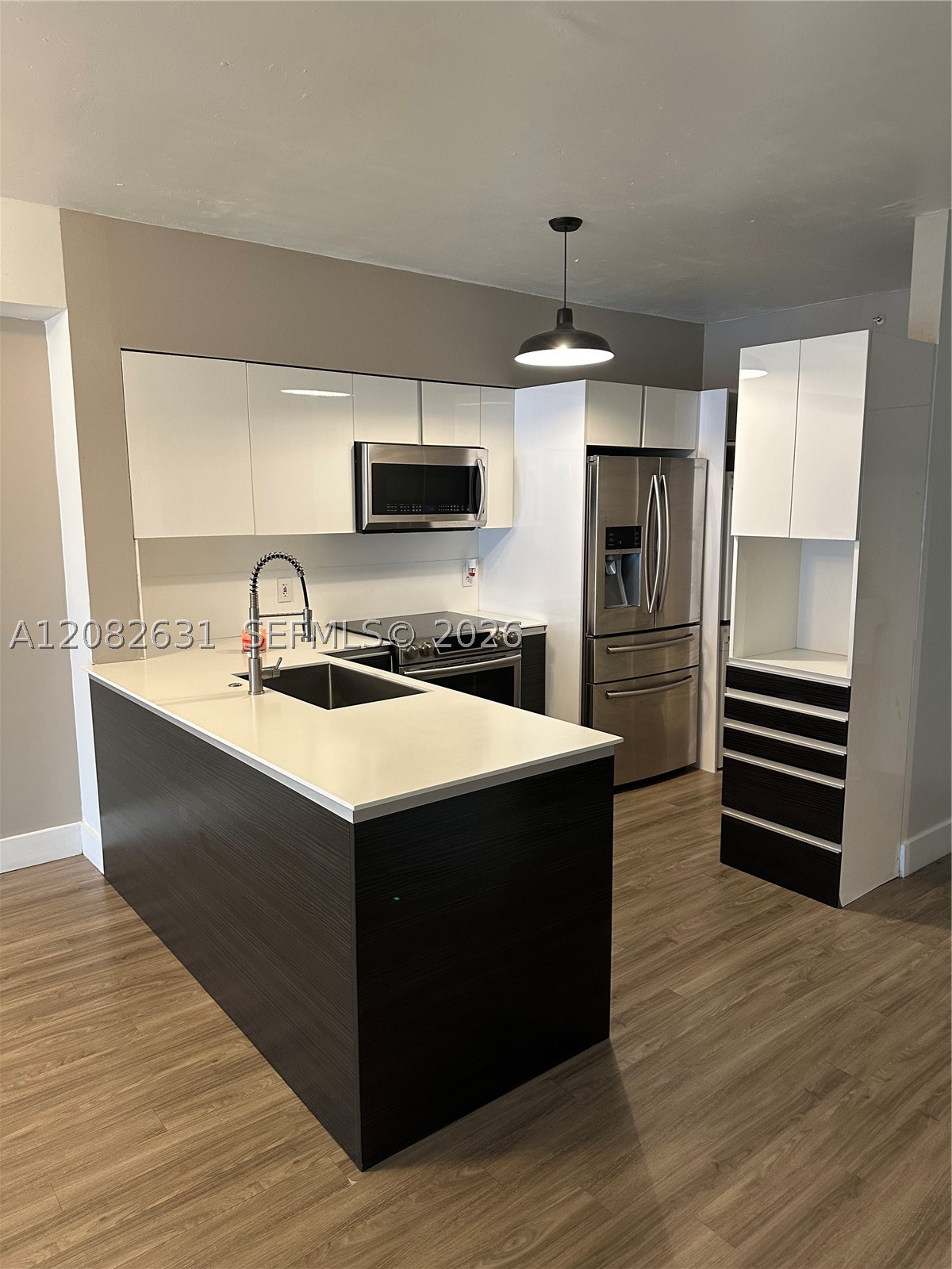 5091 NW 7th St #811, Miami FL 33126