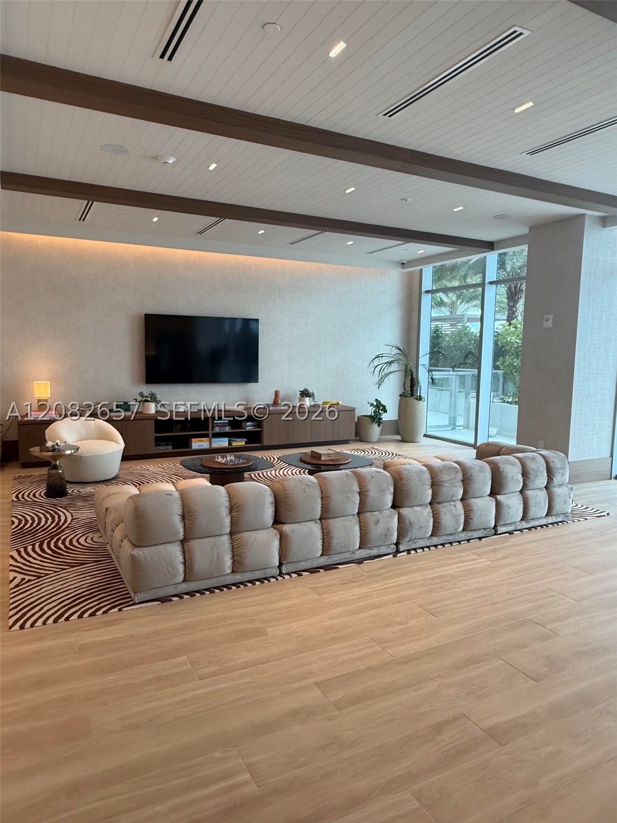 2411 Laguna Circle #2703, North Miami FL 33181