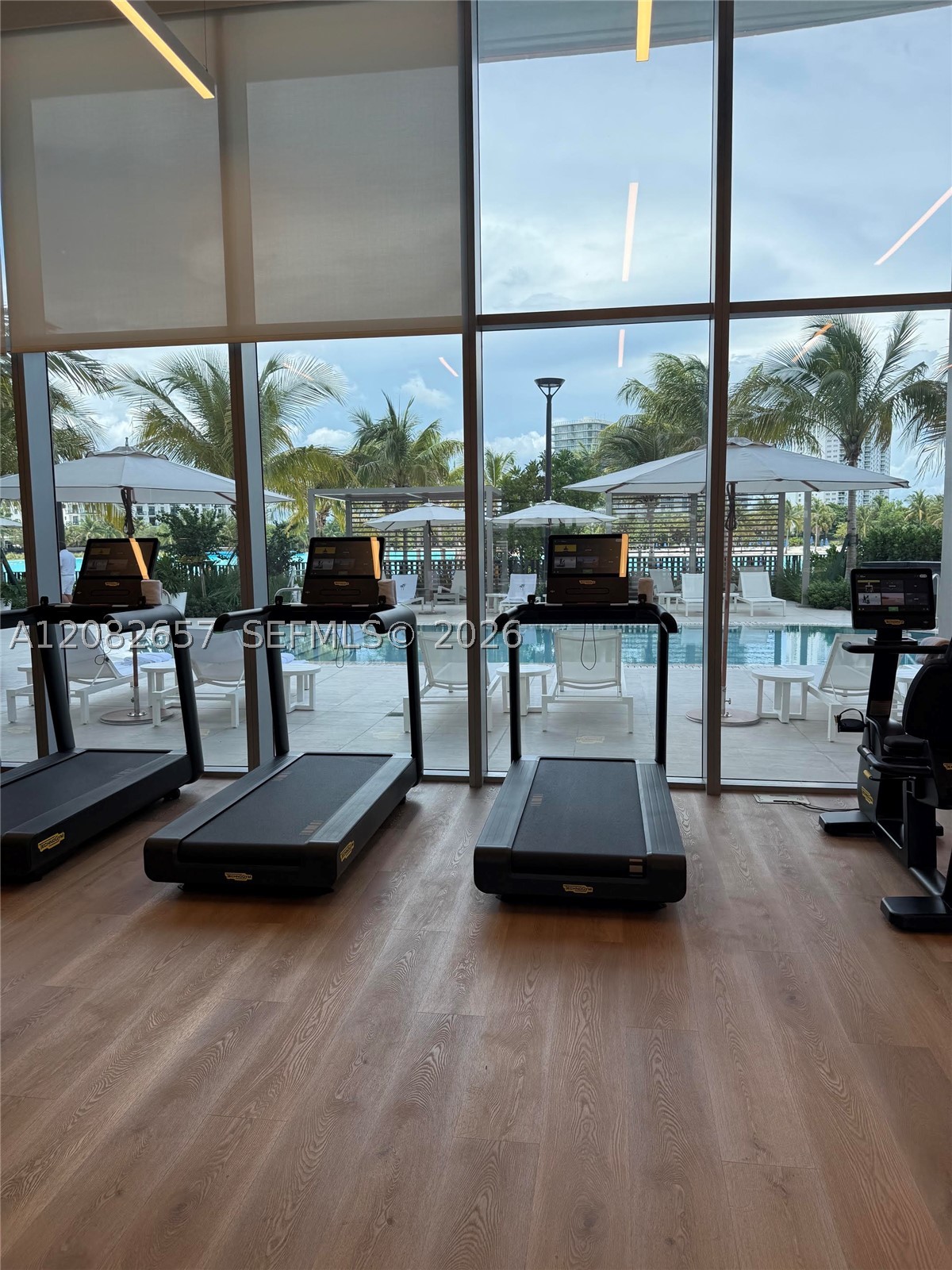 2411 Laguna Circle #2703, North Miami FL 33181
