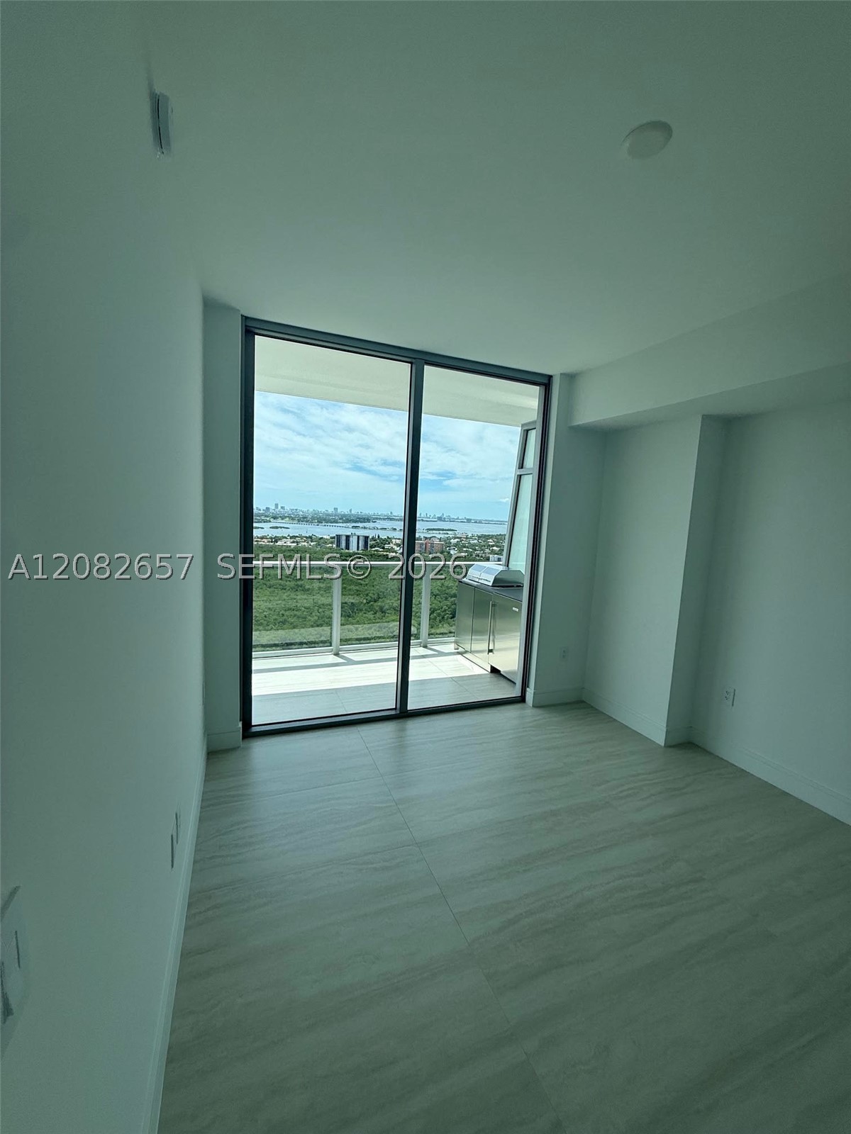 2411 Laguna Circle #2703, North Miami FL 33181