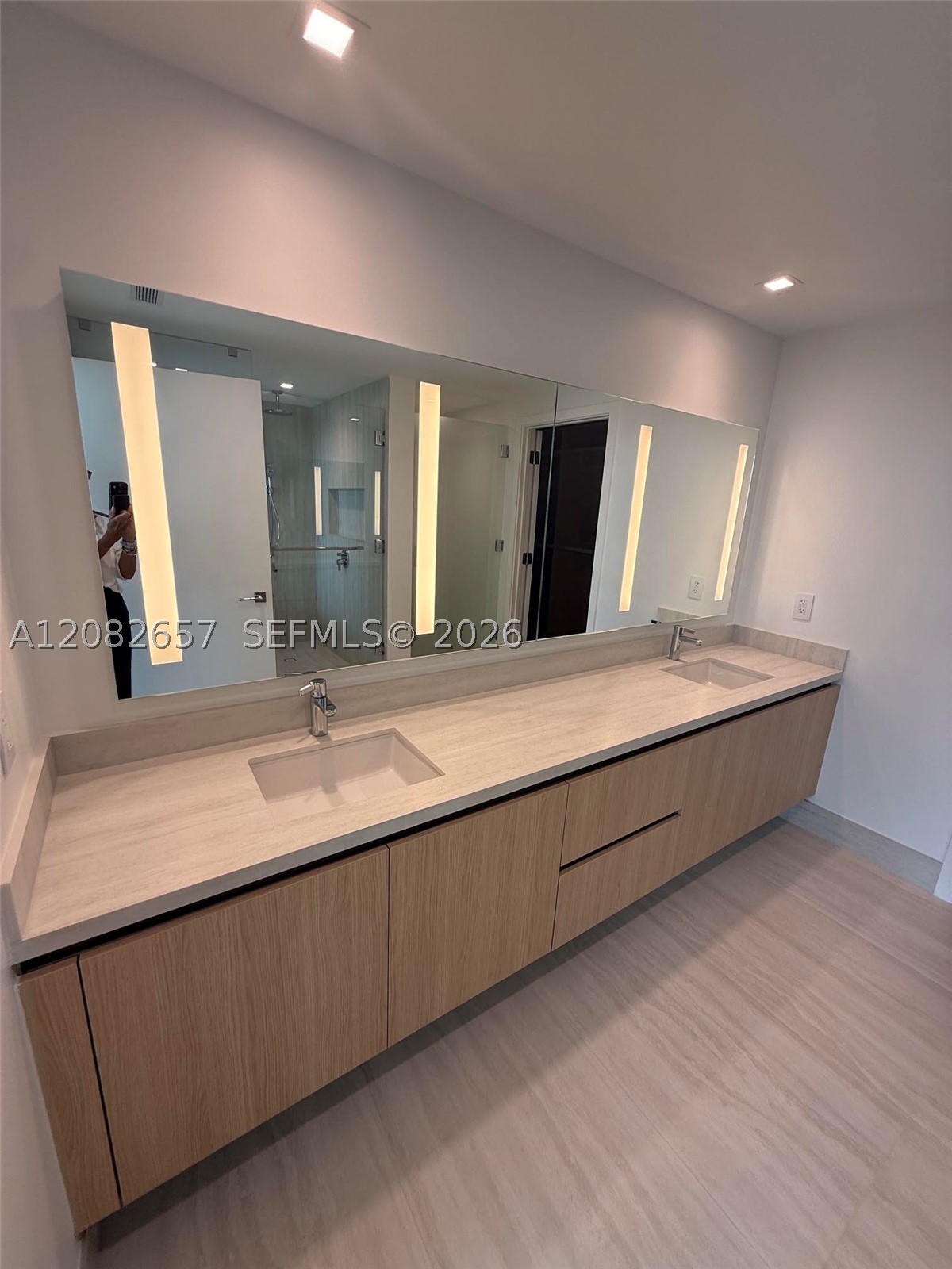 2411 Laguna Circle #2703, North Miami FL 33181
