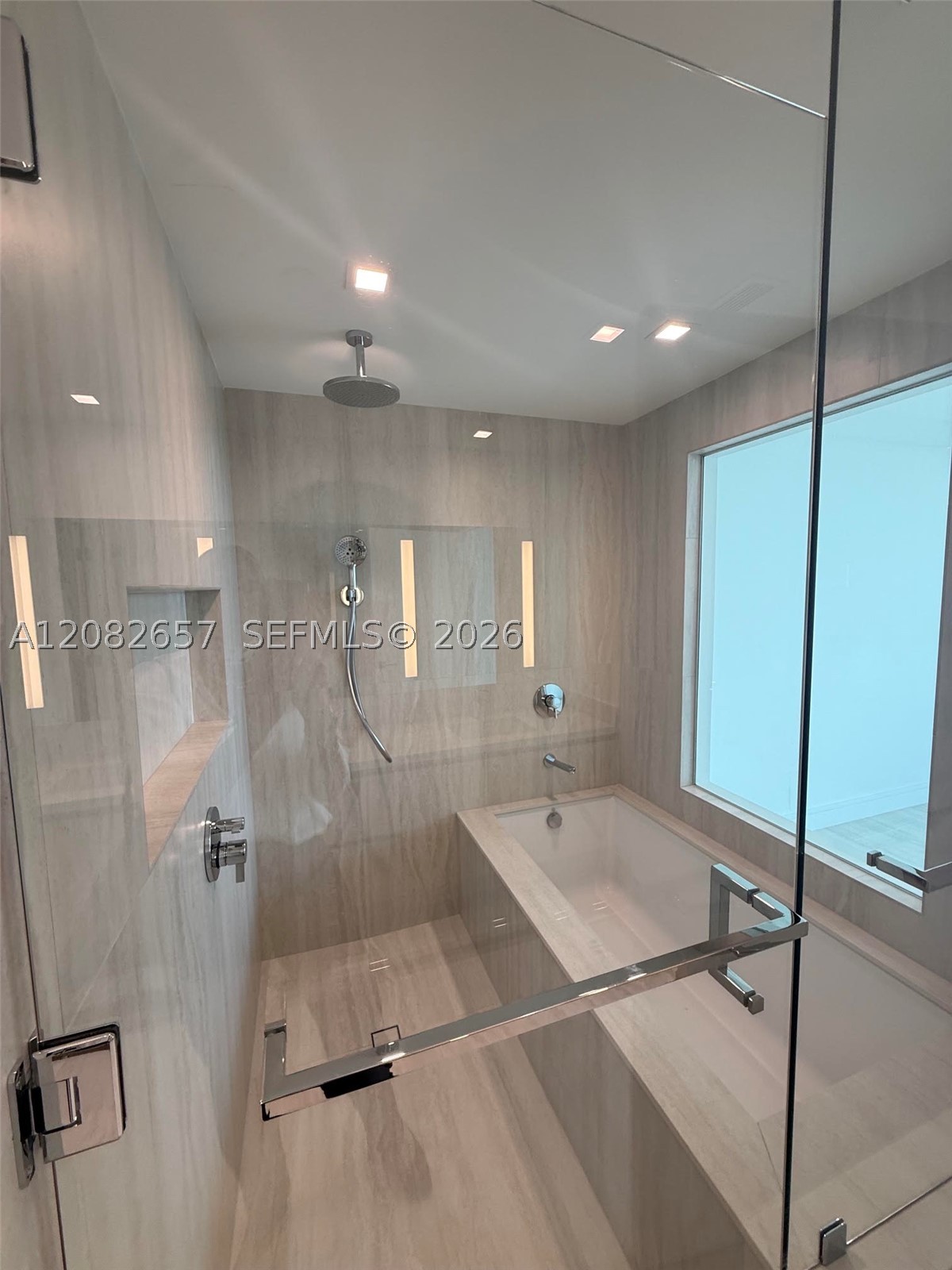 2411 Laguna Circle #2703, North Miami FL 33181