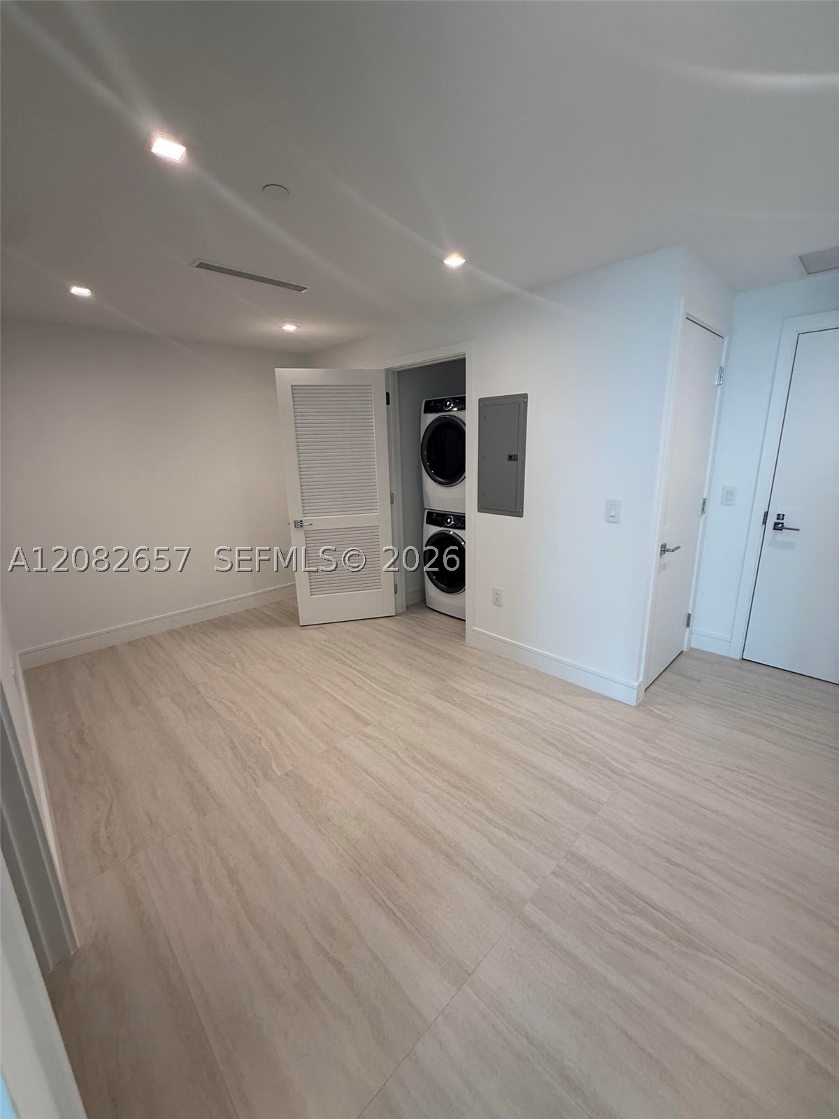 2411 Laguna Circle #2703, North Miami FL 33181