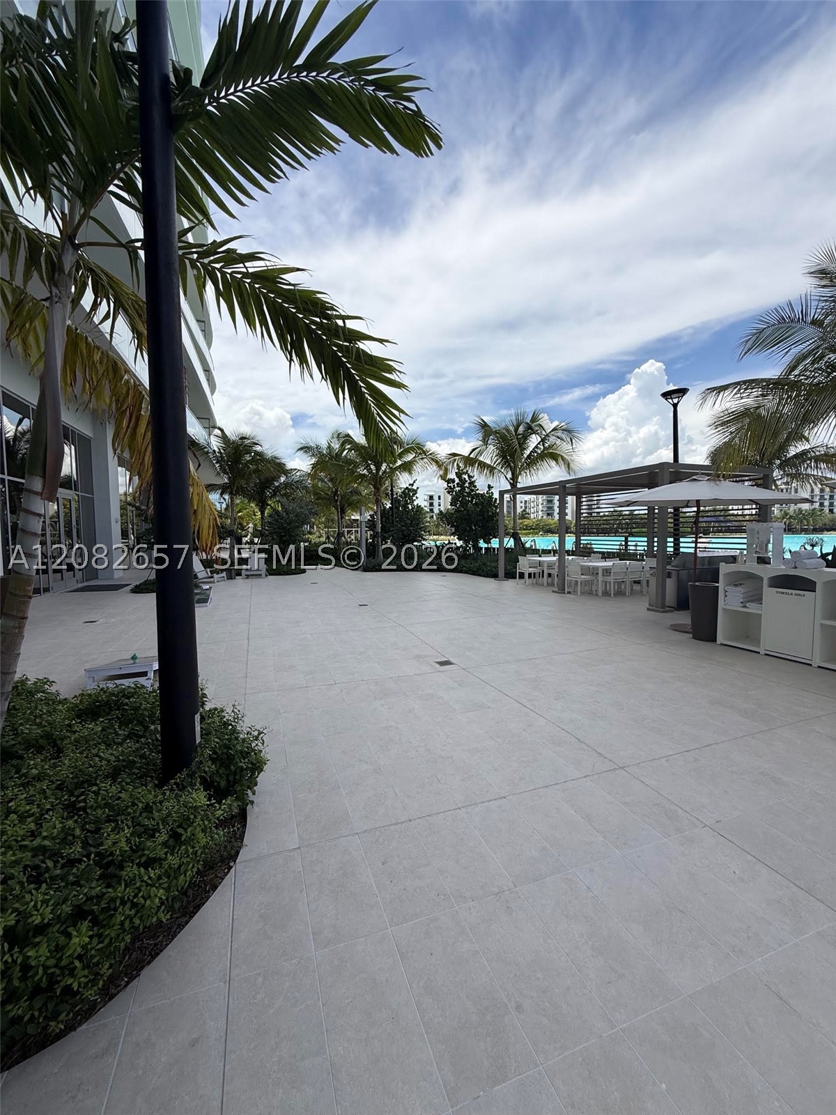 2411 Laguna Circle #2703, North Miami FL 33181