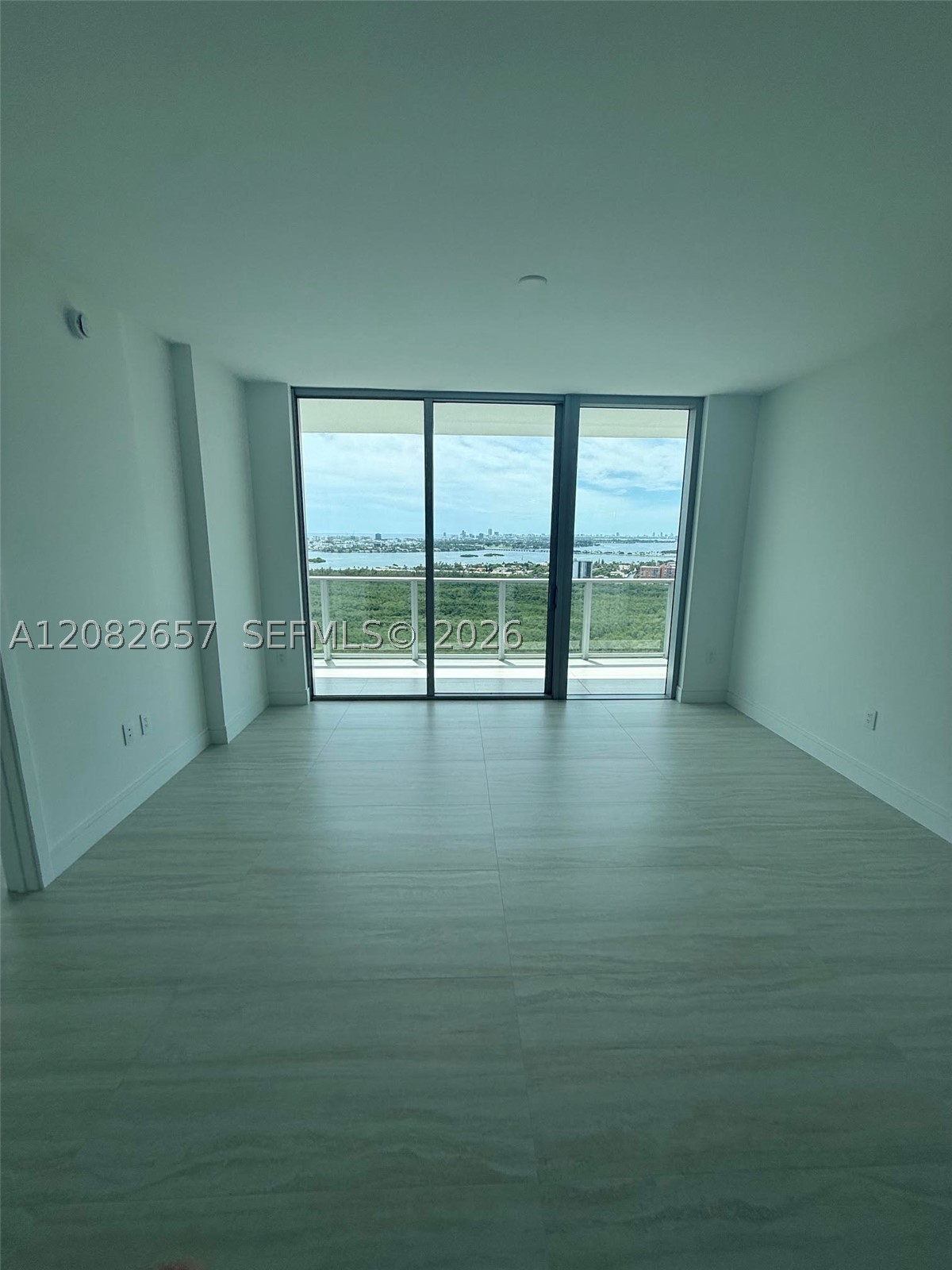 2411 Laguna Circle #2703, North Miami FL 33181