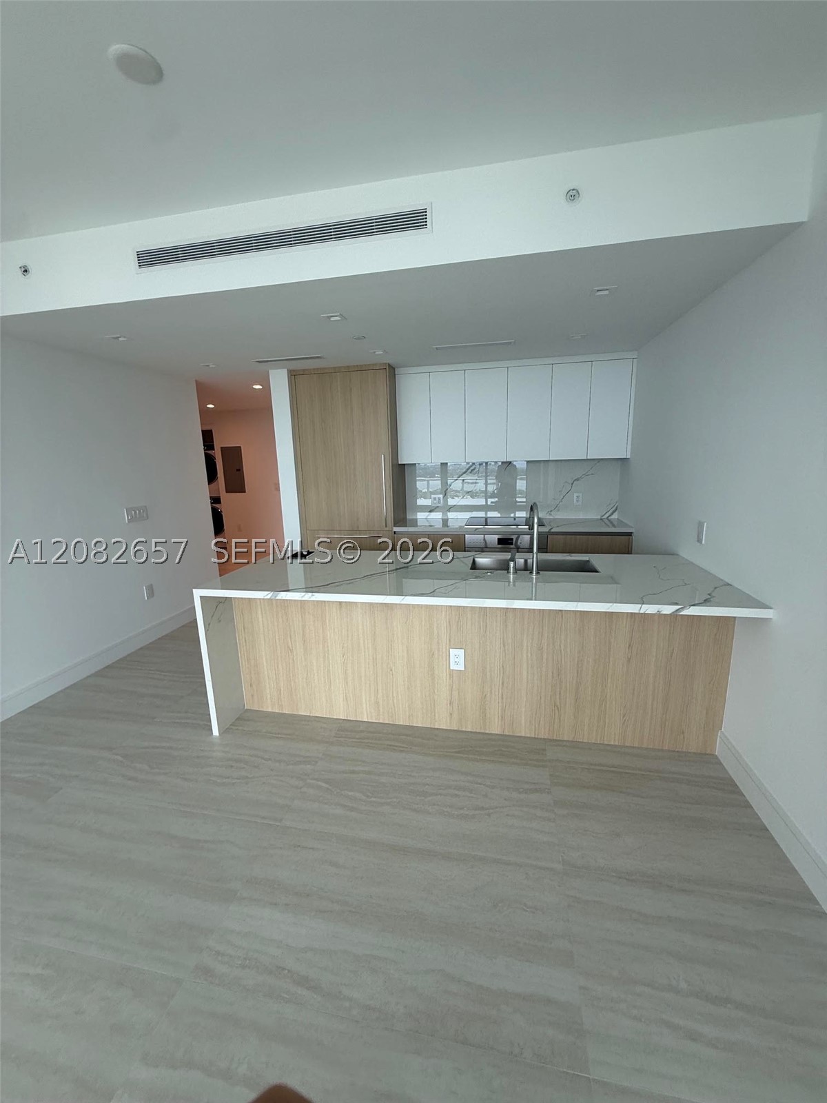 2411 Laguna Circle #2703, North Miami FL 33181