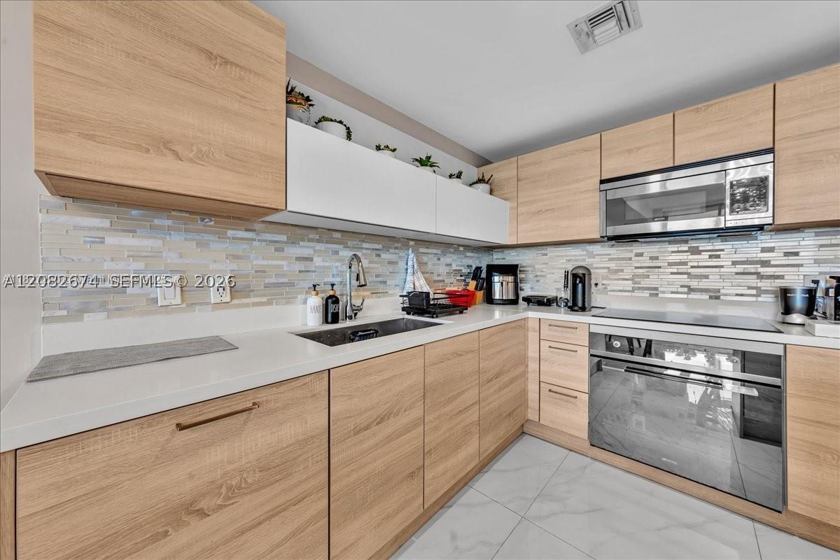 16385 Biscayne #804, North Miami Beach FL 33160