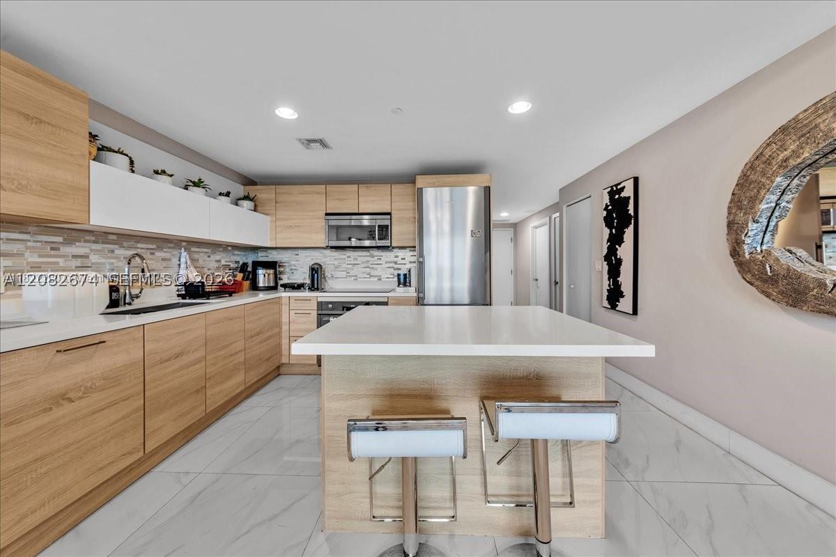 16385 Biscayne #804, North Miami Beach FL 33160