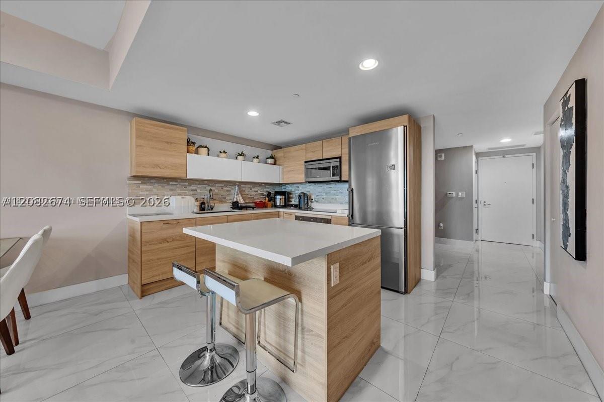 16385 Biscayne #804, North Miami Beach FL 33160