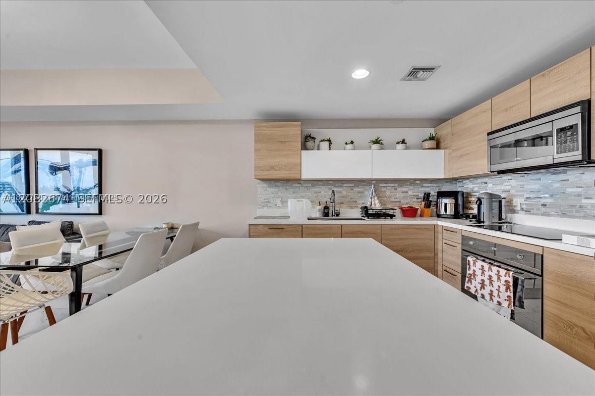 16385 Biscayne #804, North Miami Beach FL 33160