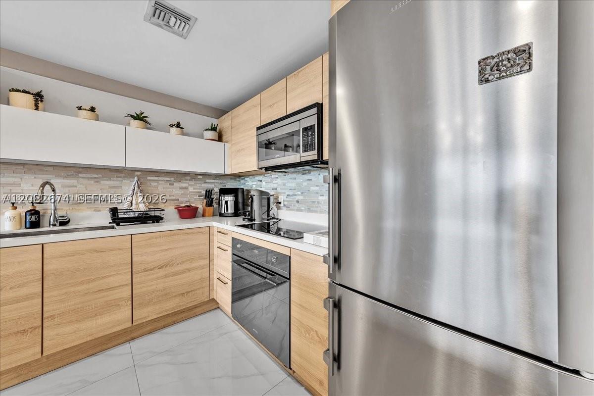 16385 Biscayne #804, North Miami Beach FL 33160