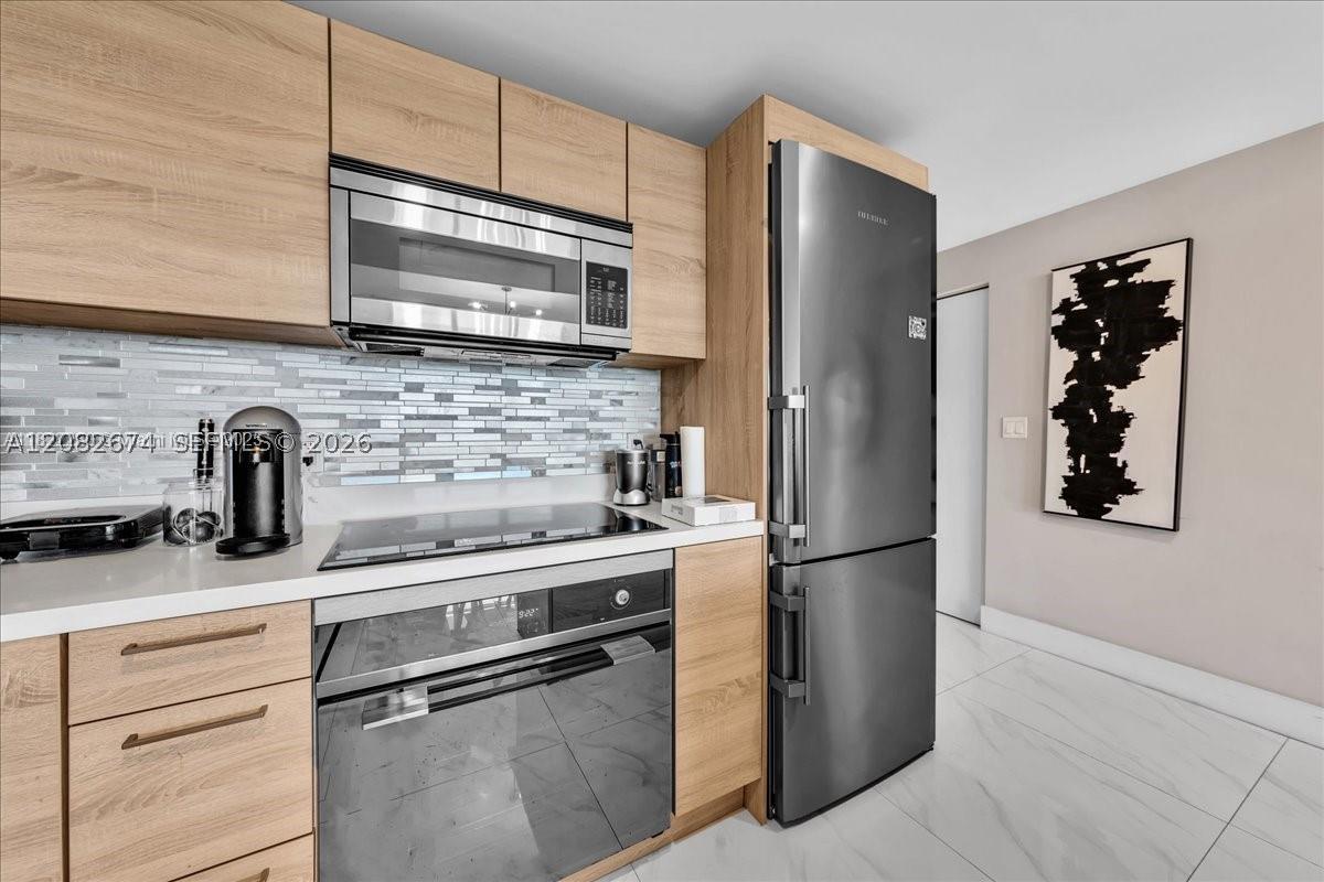 16385 Biscayne #804, North Miami Beach FL 33160