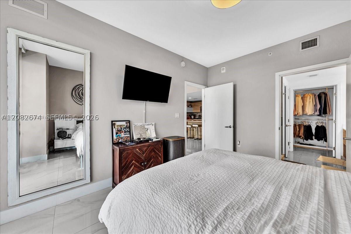 16385 Biscayne #804, North Miami Beach FL 33160