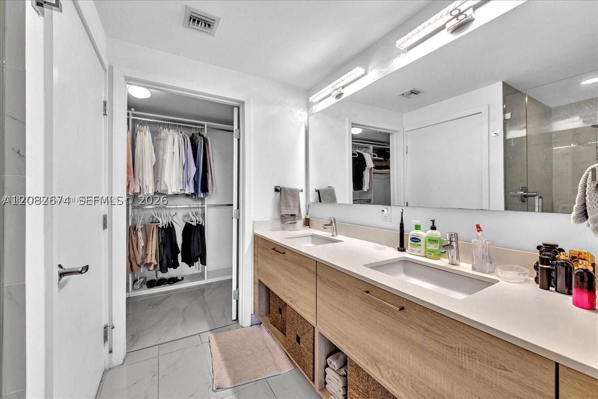 16385 Biscayne #804, North Miami Beach FL 33160