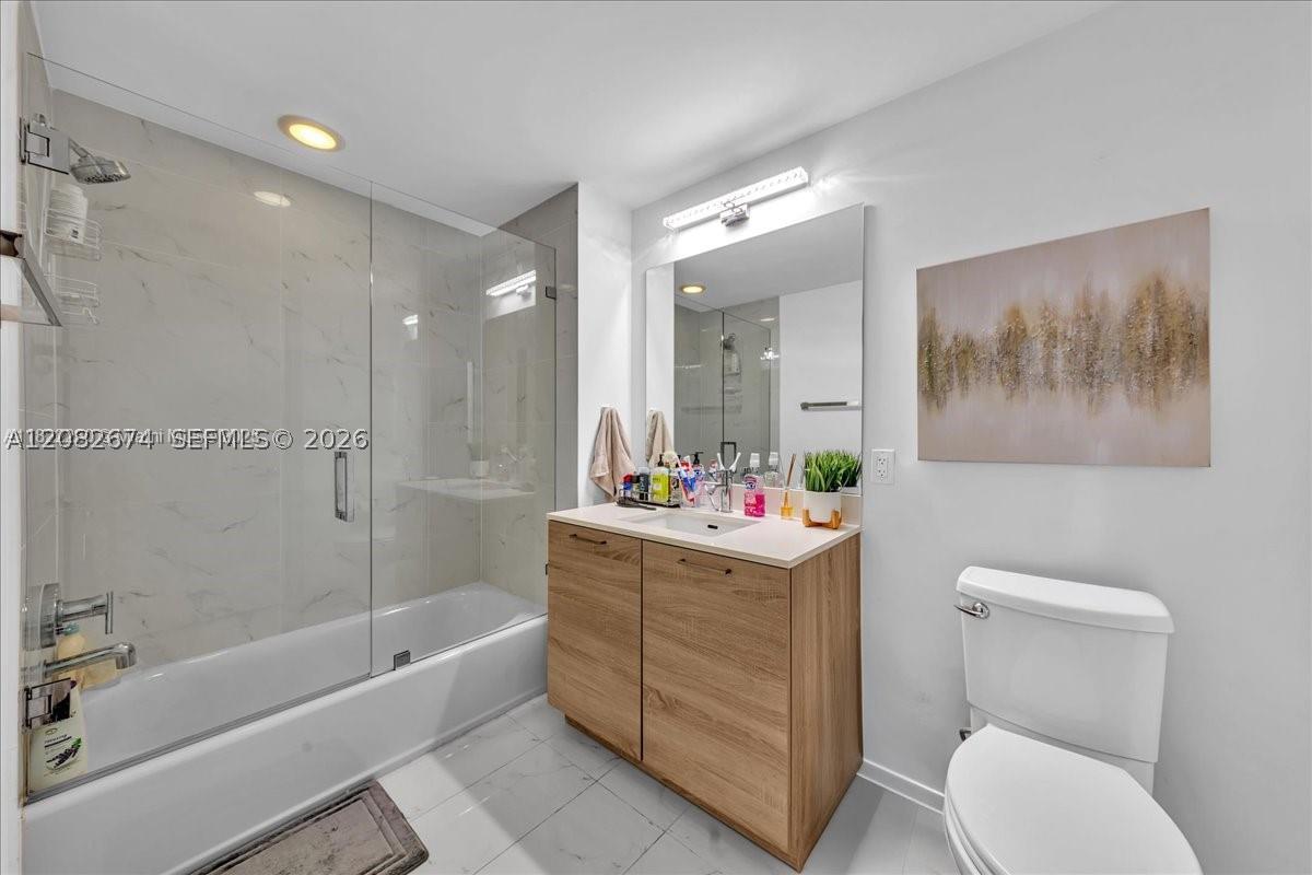 16385 Biscayne #804, North Miami Beach FL 33160