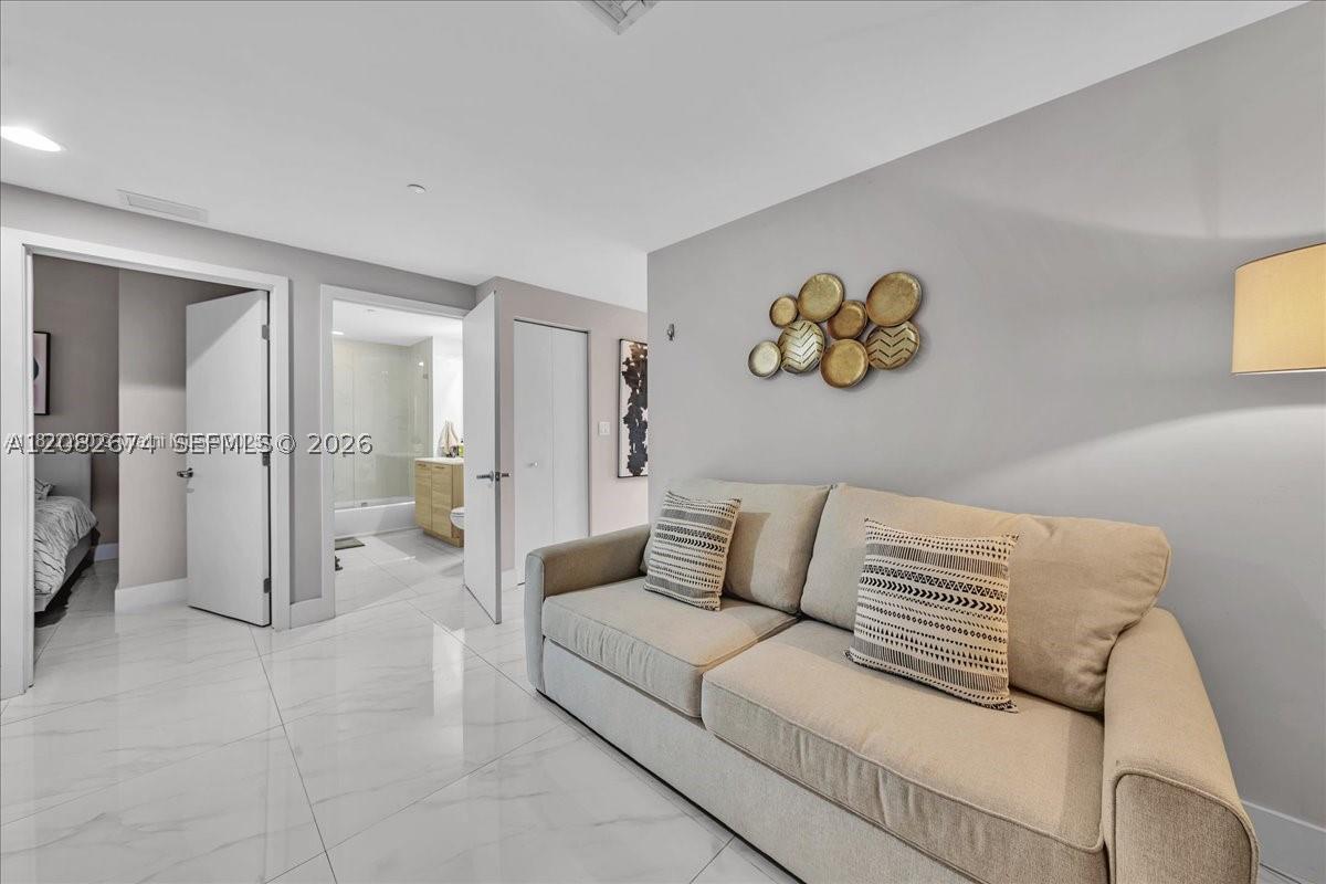 16385 Biscayne #804, North Miami Beach FL 33160