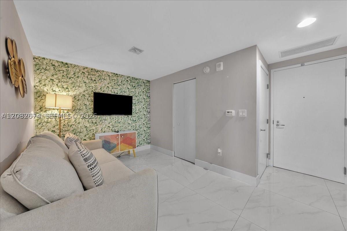 16385 Biscayne #804, North Miami Beach FL 33160