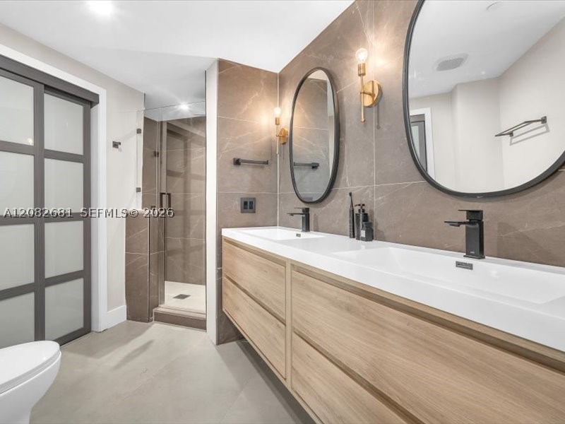 55 SE 6th St #2902, Miami FL 33131