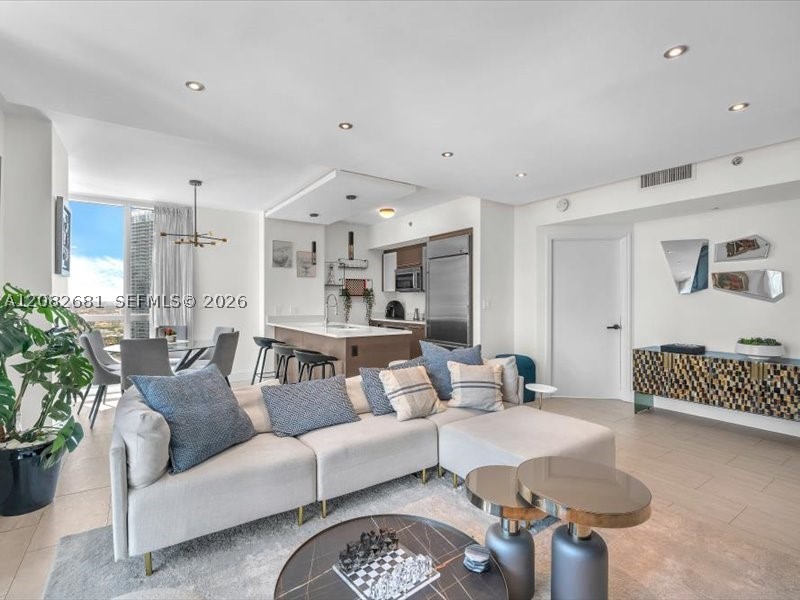 55 SE 6th St #2902, Miami FL 33131