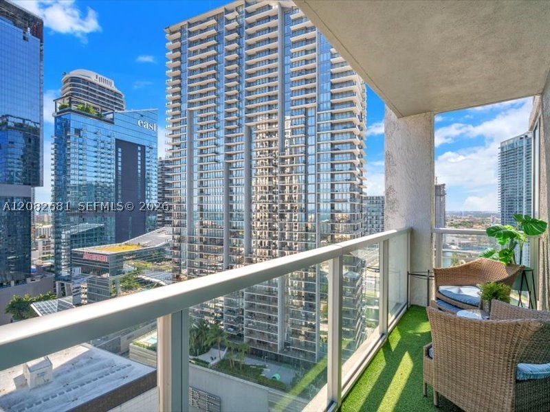 55 SE 6th St #2902, Miami FL 33131