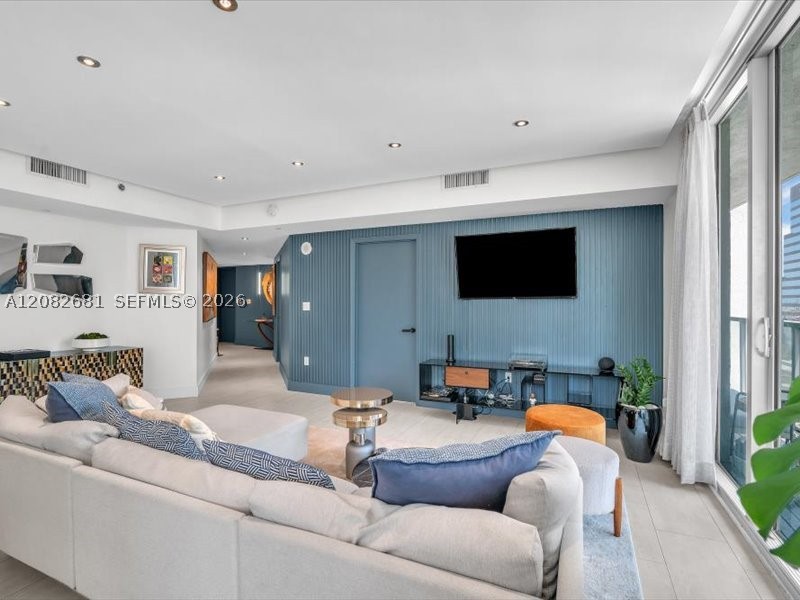 55 SE 6th St #2902, Miami FL 33131