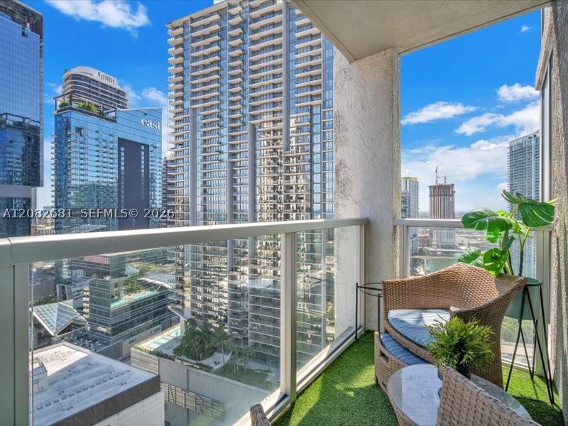 55 SE 6th St #2902, Miami FL 33131